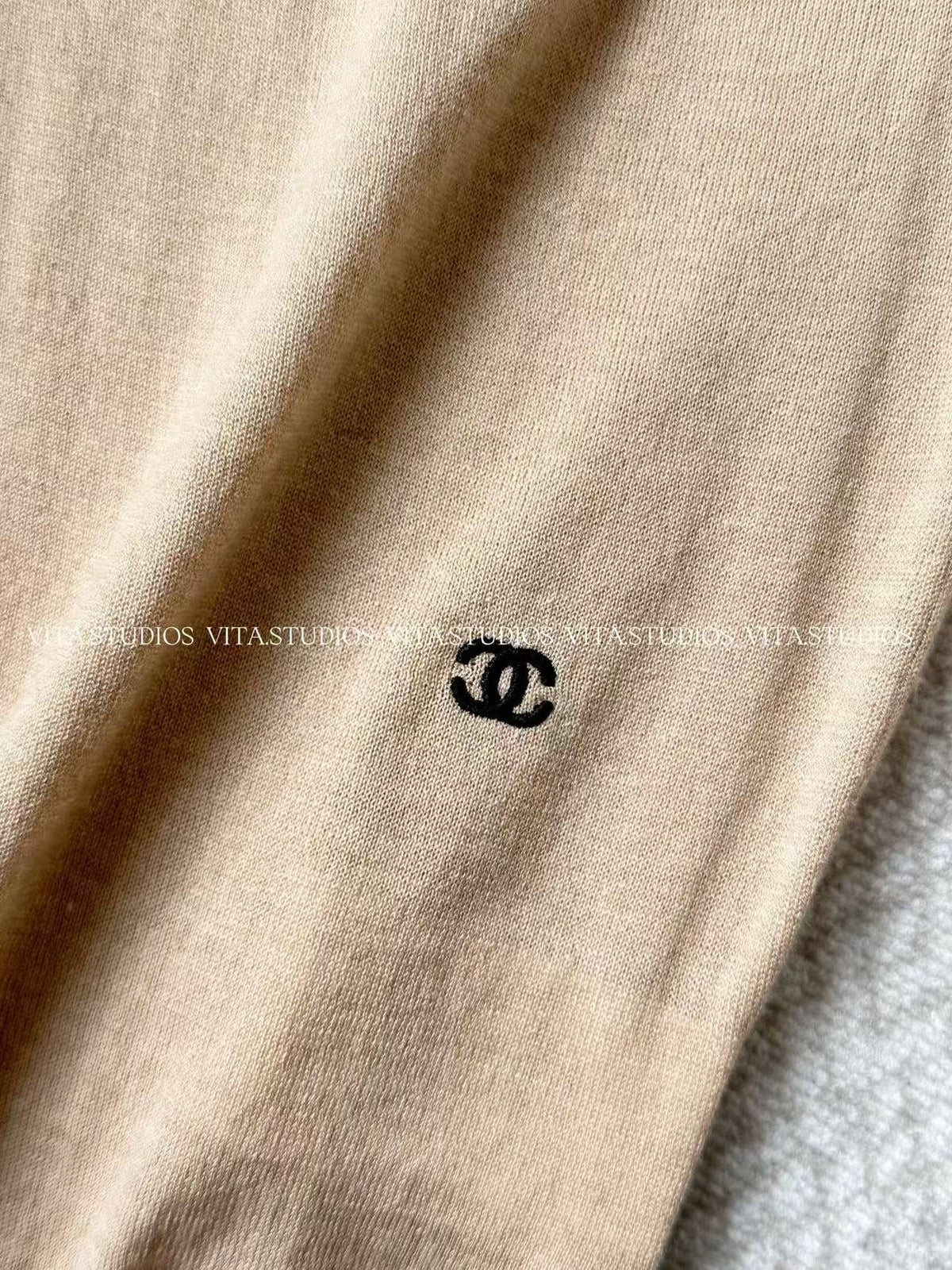Chanel 26 Crew Neck Knit Short-Sleeve T-Shirt Beige in Cashmere 279385