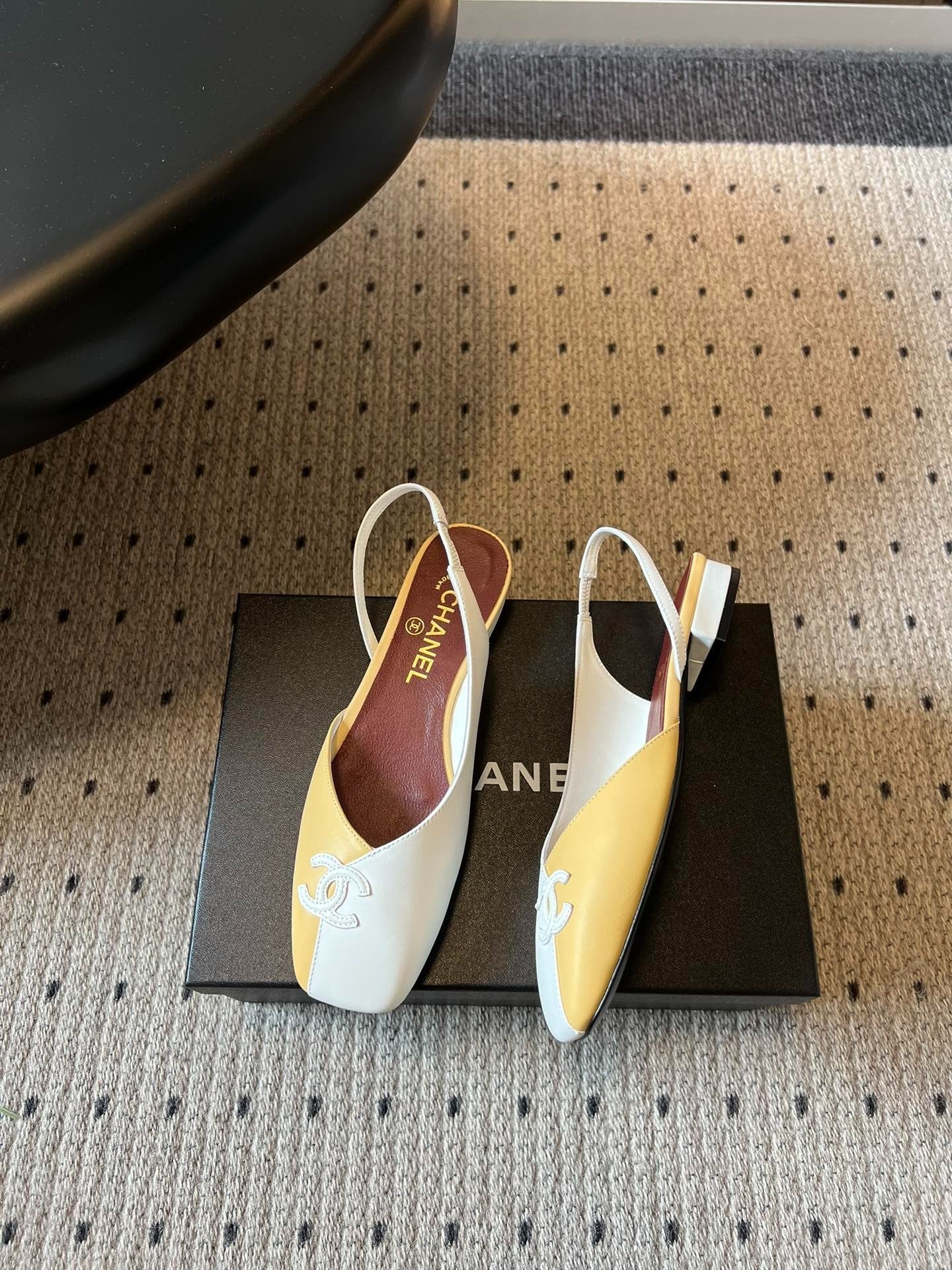 Chanel 26SS Color-Blocked Slingback Yellow White in Lambskin 708084