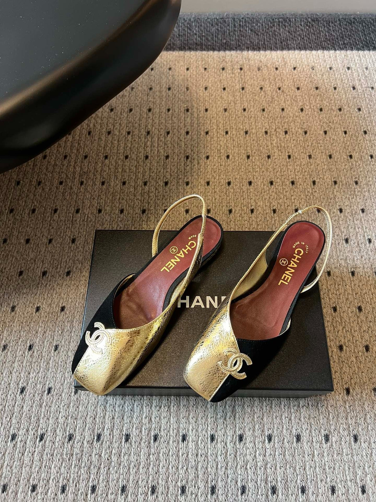 Chanel 26SS Color-Blocked Slingback Gold Black in Lambskin 708083