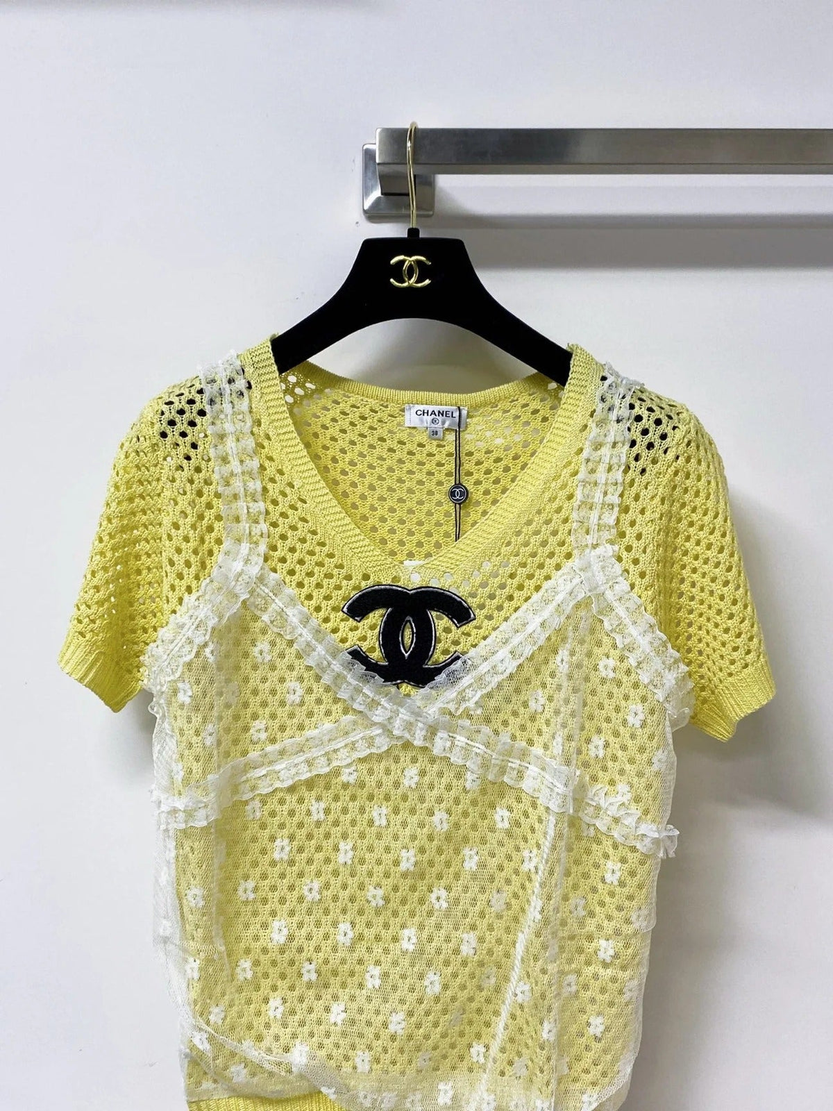 Chanel Short-Sleeve T-Shirt Yellow in Wool 305817