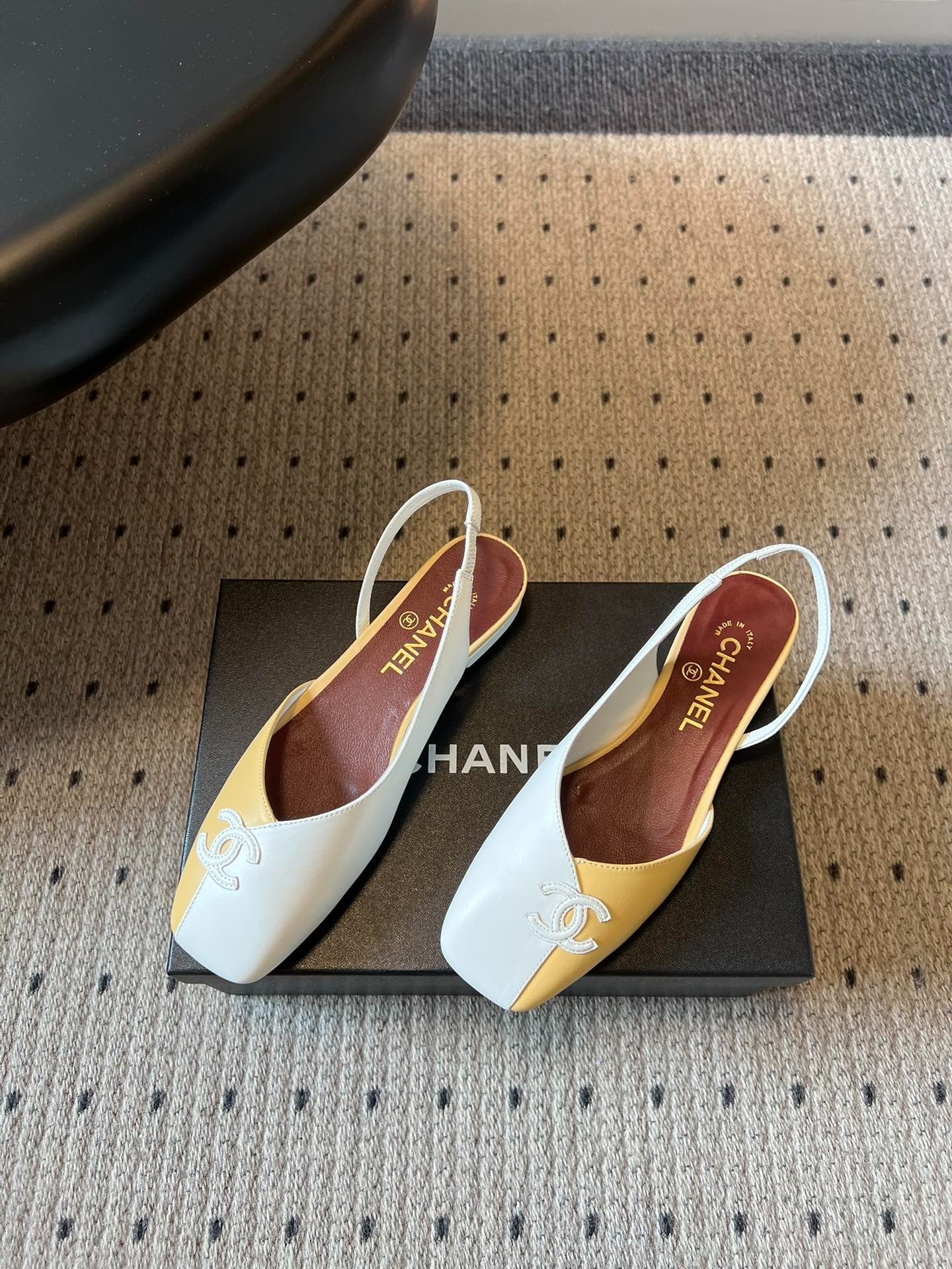 Chanel 26SS Color-Blocked Slingback Yellow White in Lambskin 708084
