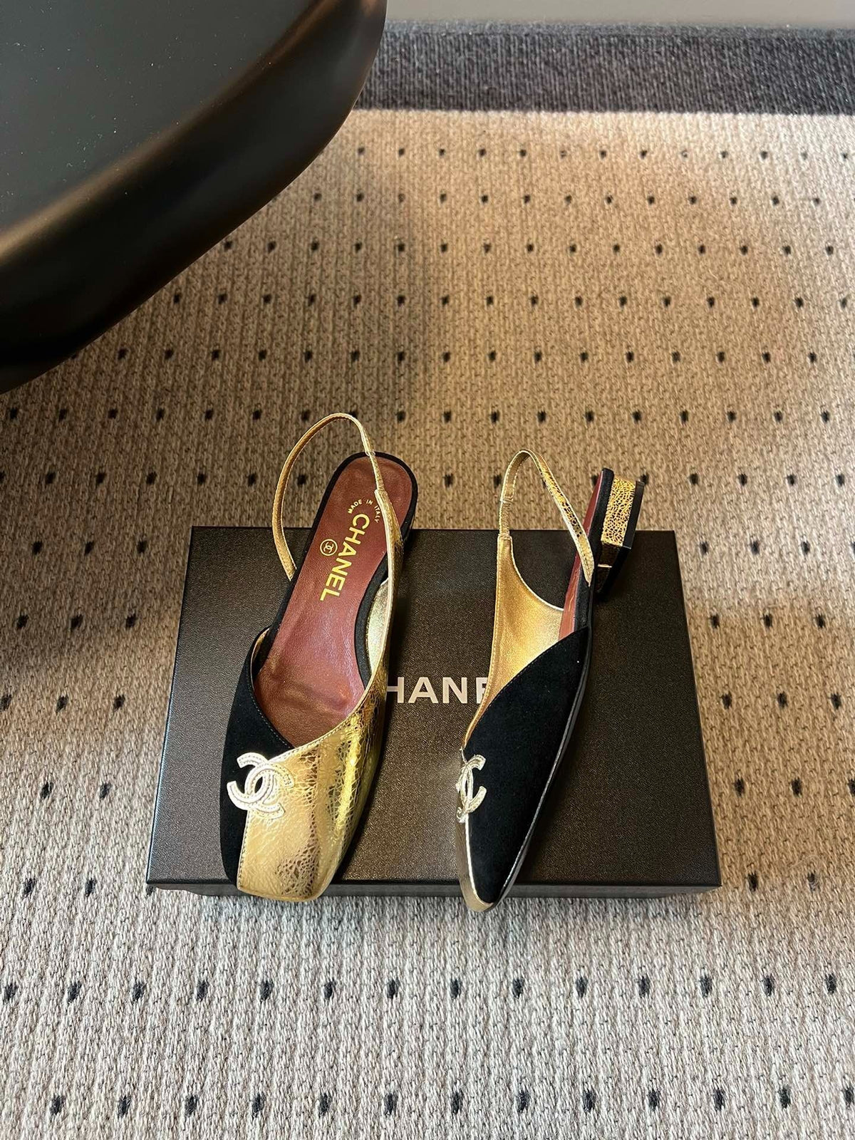 Chanel 26SS Color-Blocked Slingback Gold Black in Lambskin 708083