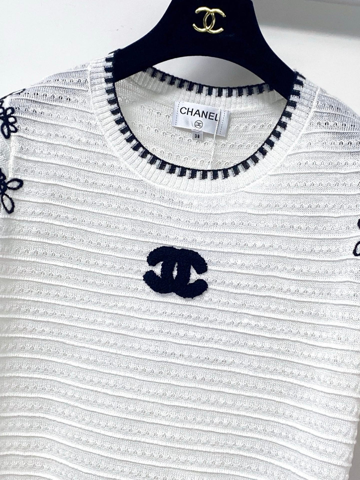 Chanel Short-Sleeve T-Shirt White in Wool 305895