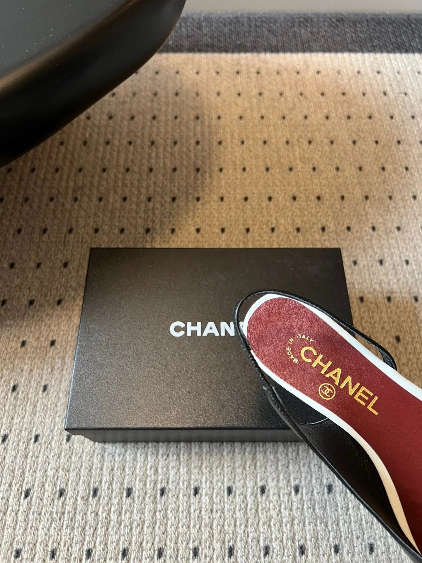 Chanel 26SS Color-Blocked Slingback White Black in Lambskin 708082
