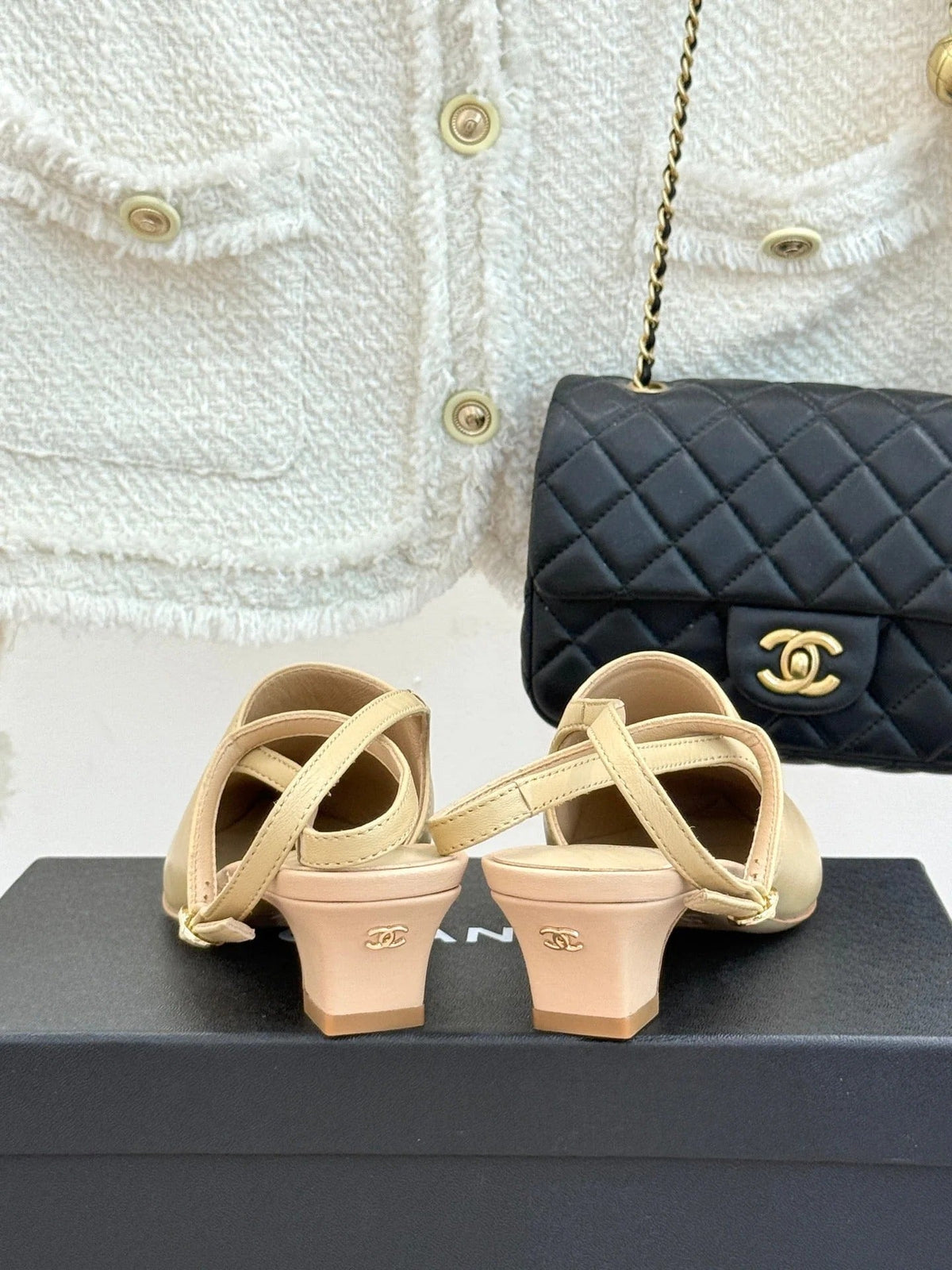 CC Pointed Toe Kitten Heel 30 Open Back Sandals Beige in Cowhide 706383