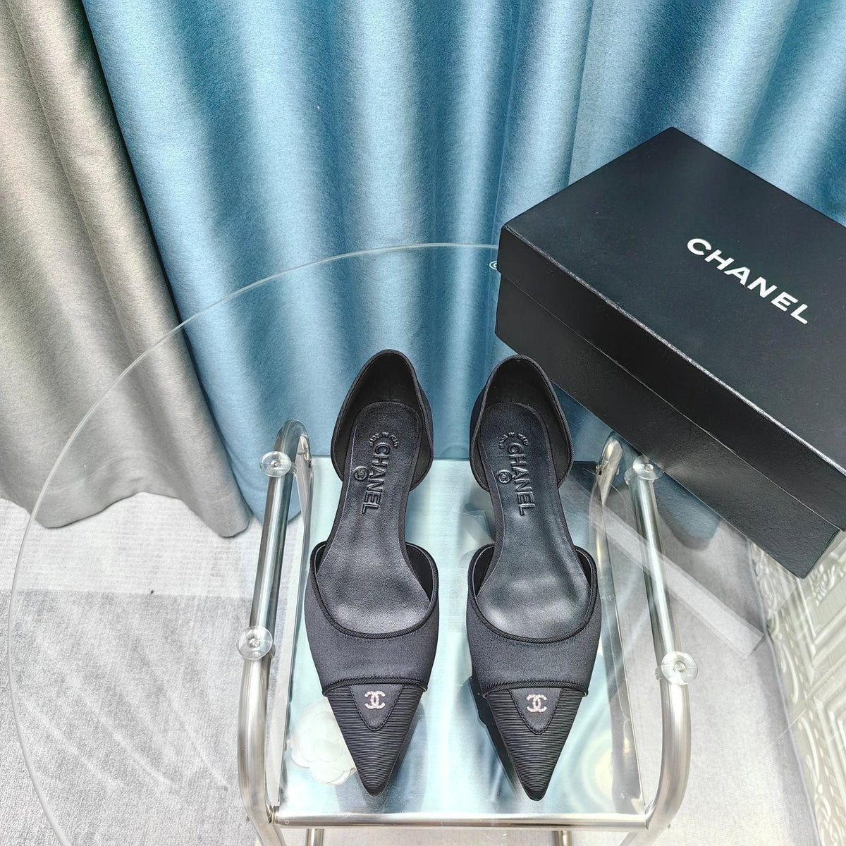 Chanel 26ss Retro Hollow-Out Pointed-Toe Vintage Black in Satin 712474