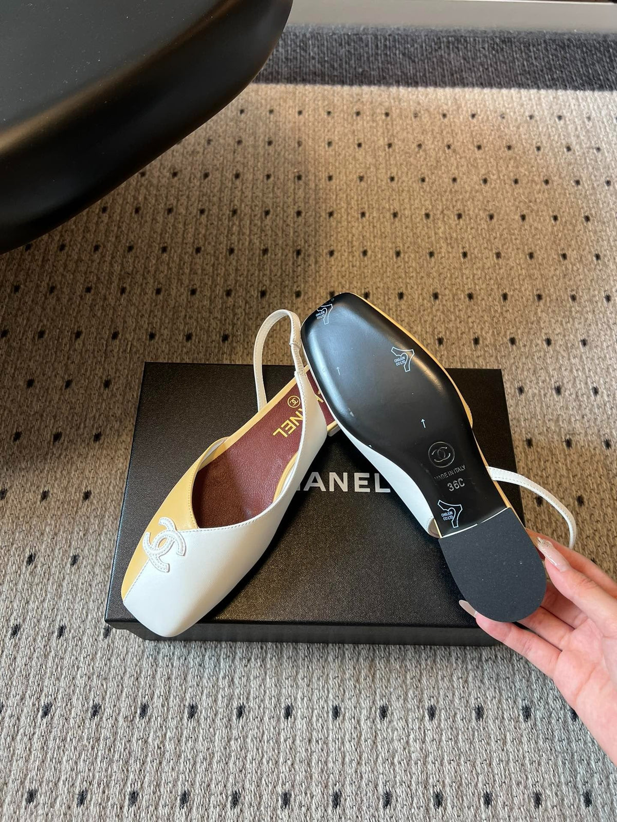 Chanel 26SS Color-Blocked Slingback Yellow White in Lambskin 708084