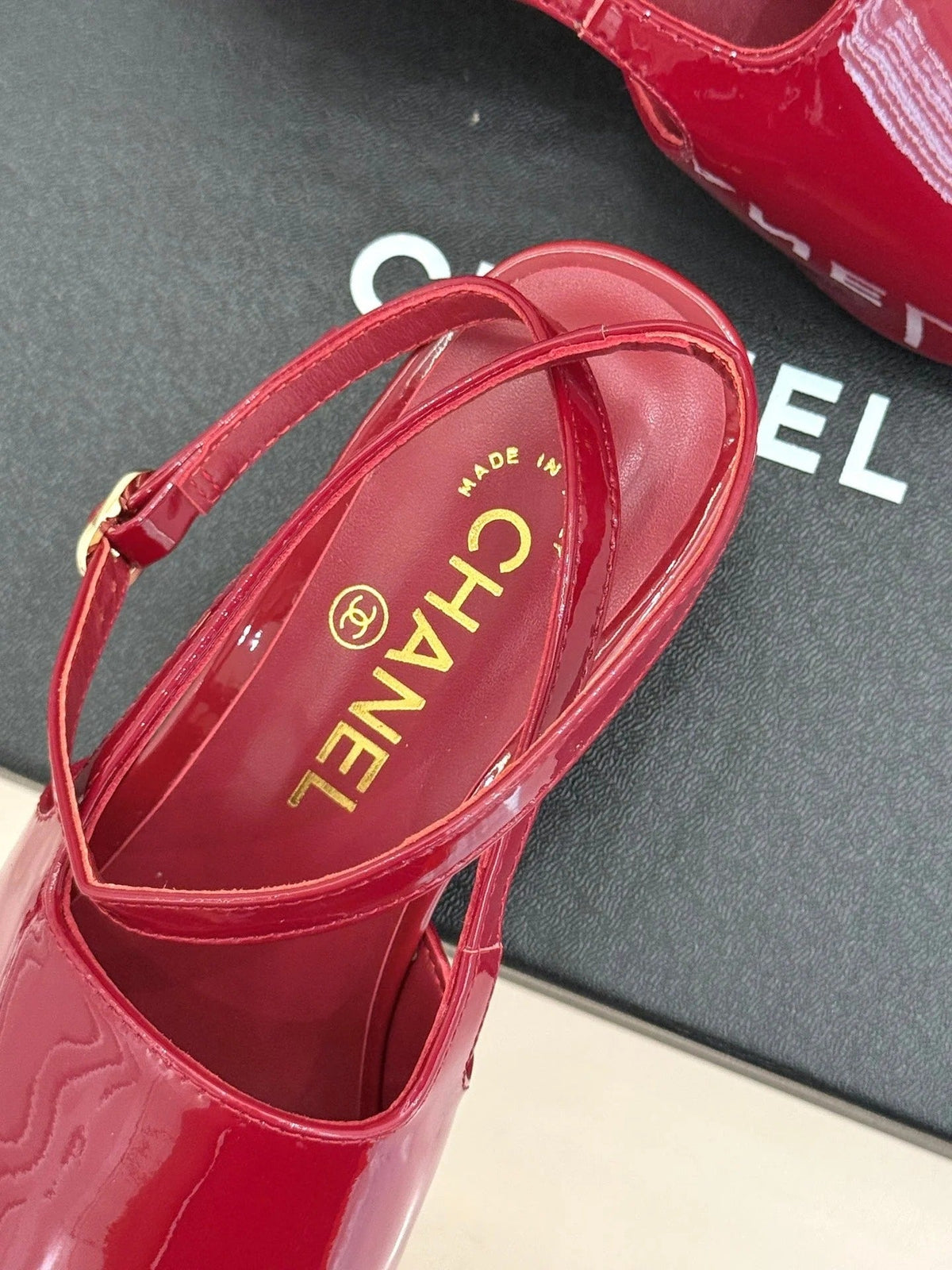 CC Pointed Toe Kitten Heel 30 Open Back Sandals Red in Patent Leather 706380