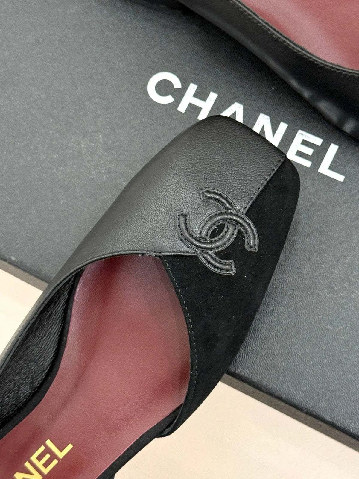 Chanel 26SS Color-Blocked Slingback Black Gray in Deerskin Cowhide 706359