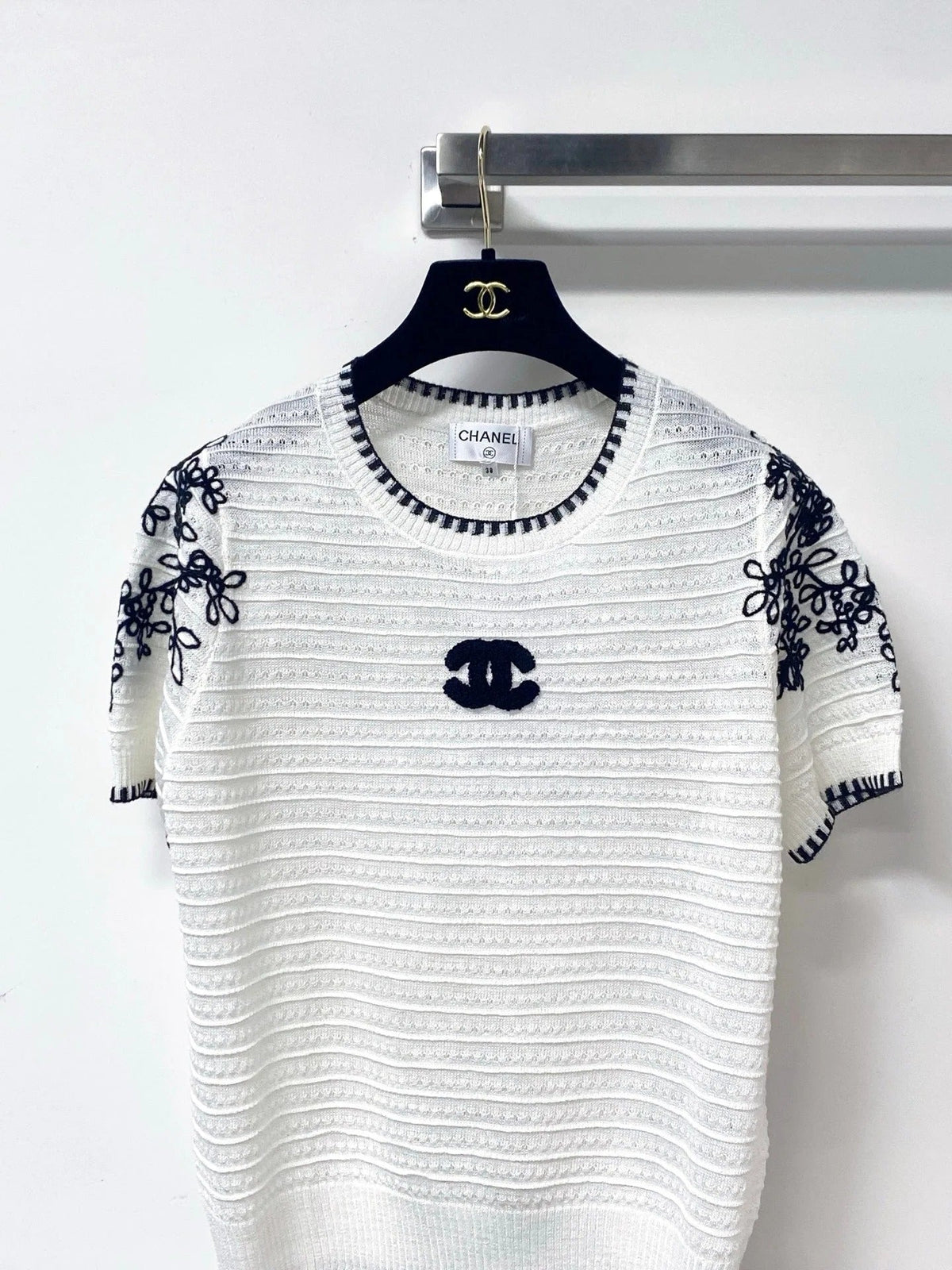 Chanel Short-Sleeve T-Shirt White in Wool 305895