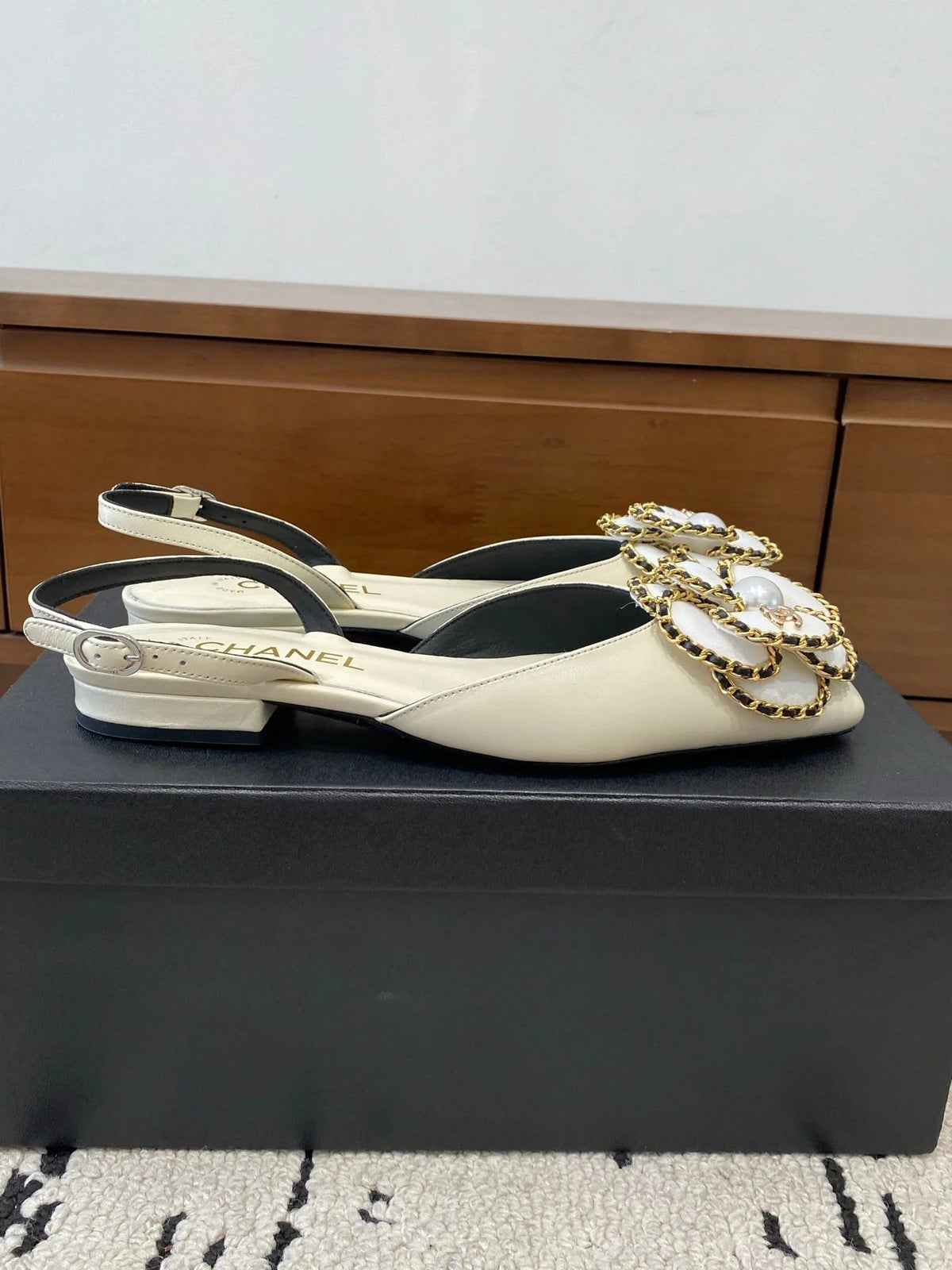 CC Classic Camellia Flat Slingback White Leather 729343