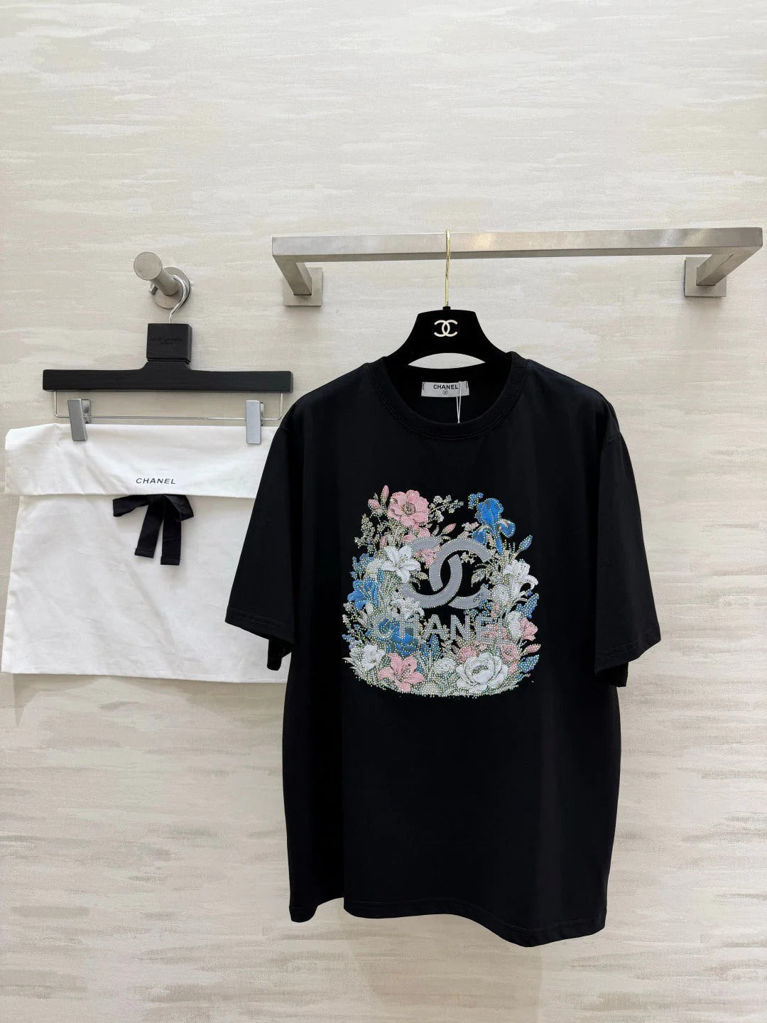 Chanel 2026 Floral Rhinestone T-shirt Cotton 681379