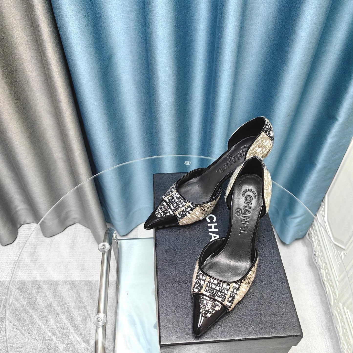 Chanel Pointed Toe Vintage High Heels 70mm Beige Black in Coarse wool fabric 712465