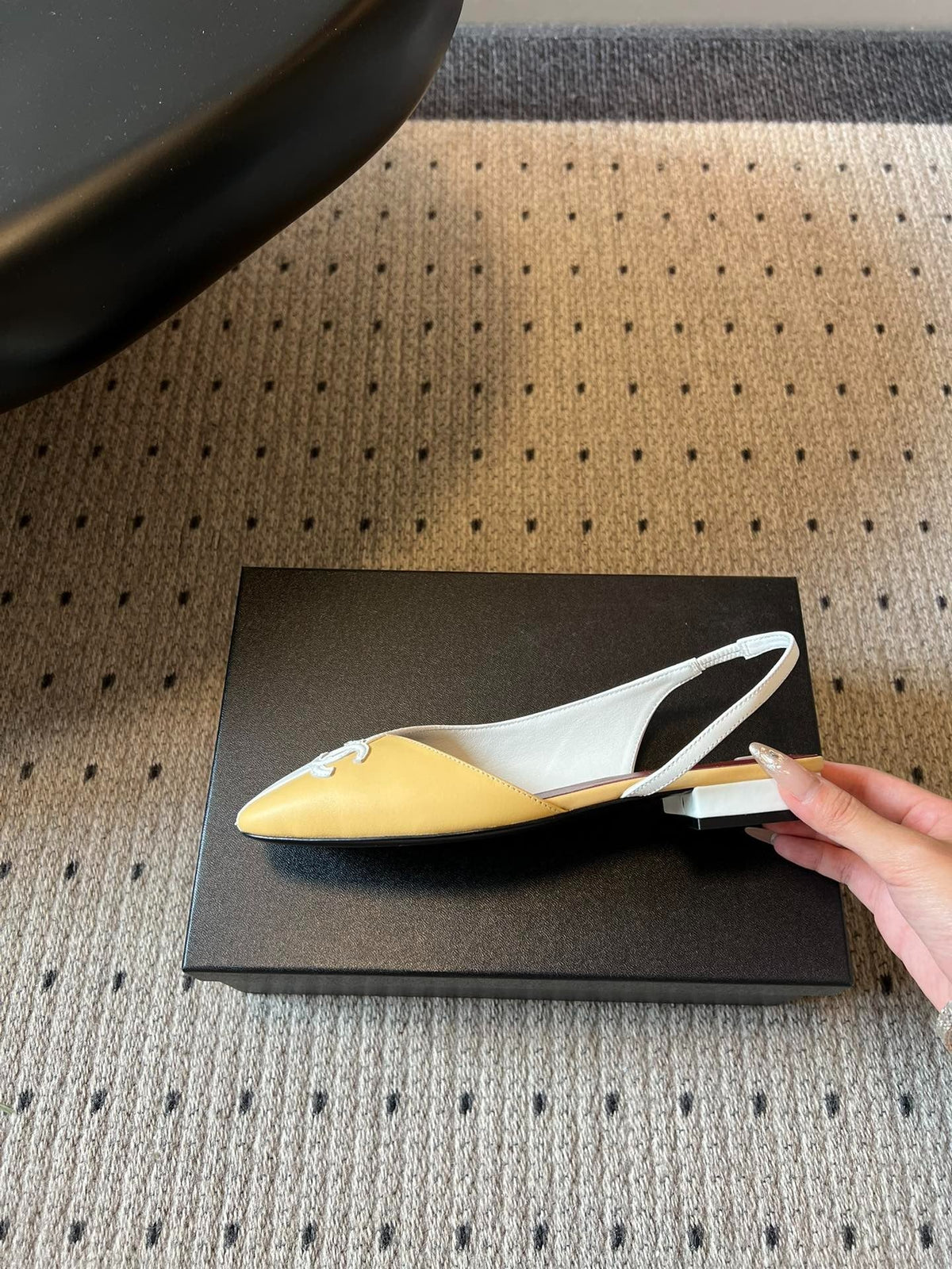 Chanel 26SS Color-Blocked Slingback Yellow White in Lambskin 708084