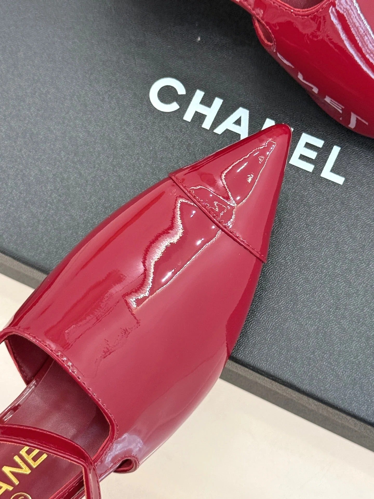 CC Pointed Toe Kitten Heel 30 Open Back Sandals Red in Patent Leather 706380