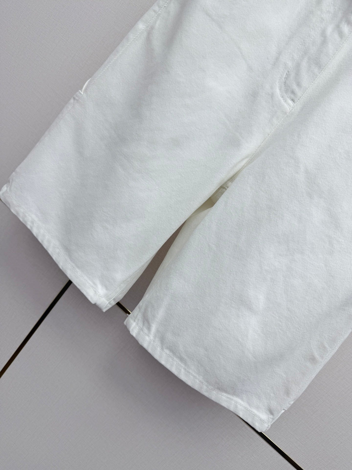 Chanel 26 Short Jeans White in Cotton 367723
