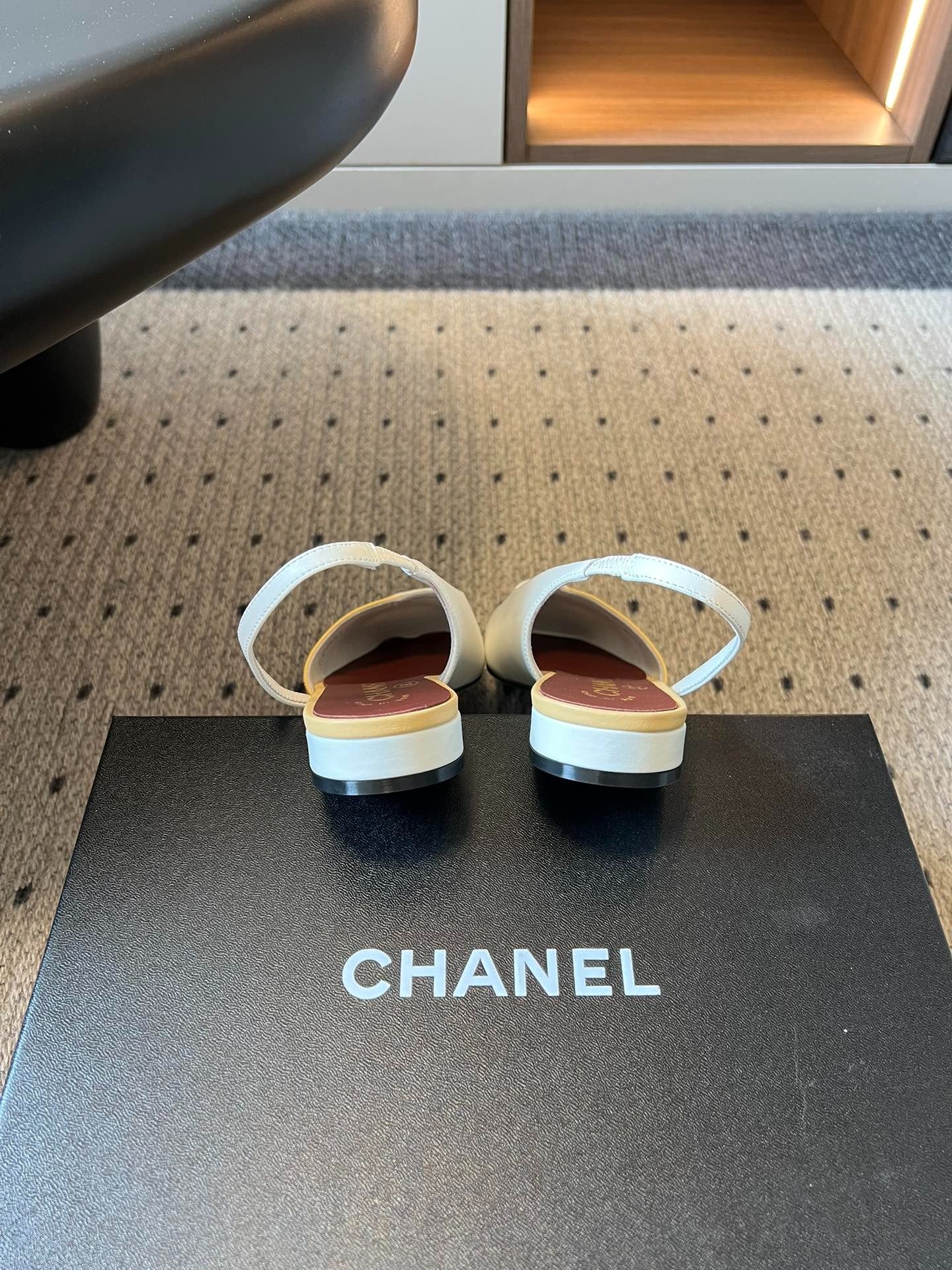 Chanel 26SS Color-Blocked Slingback Yellow White in Lambskin 708084