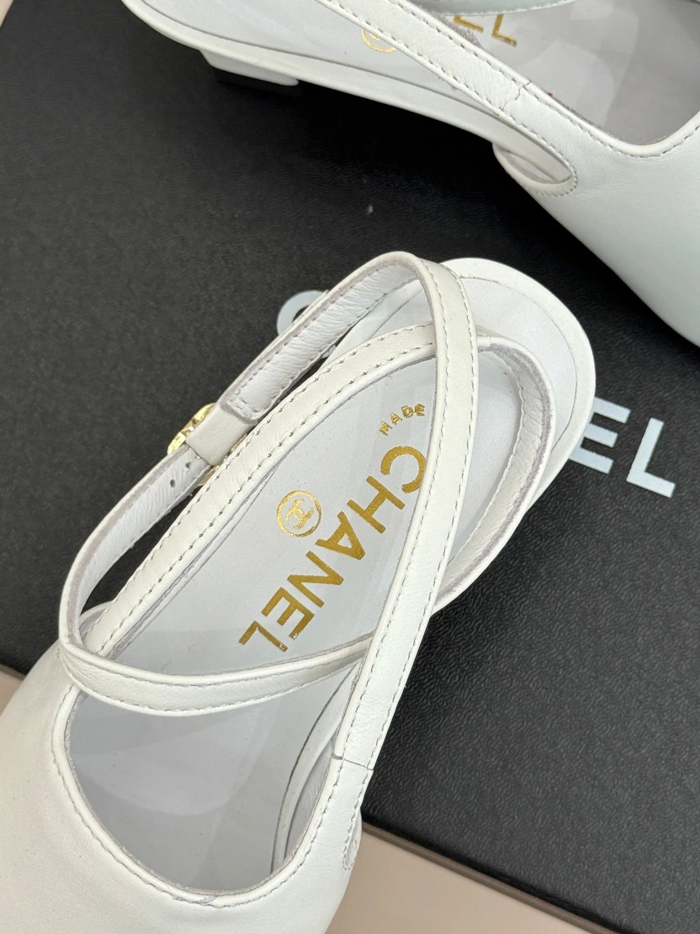 CC Pointed Toe Kitten Heel 30 Open Back Sandals White in Cowhide 706381