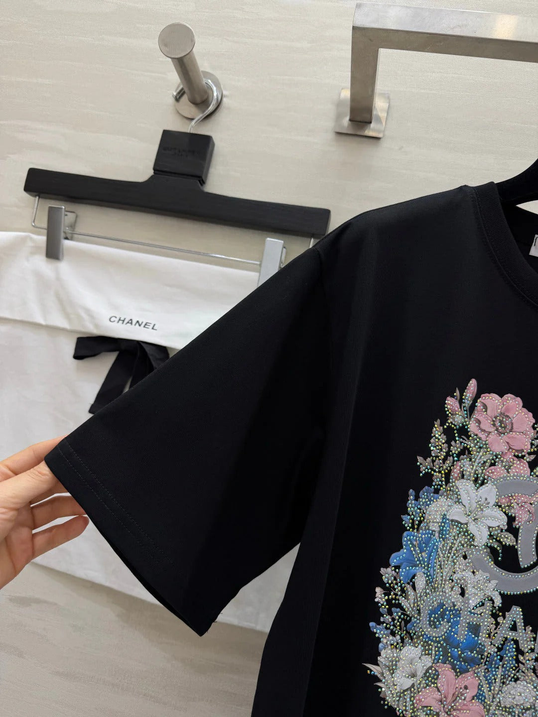 Chanel 2026 Floral Rhinestone T-shirt Cotton 681379