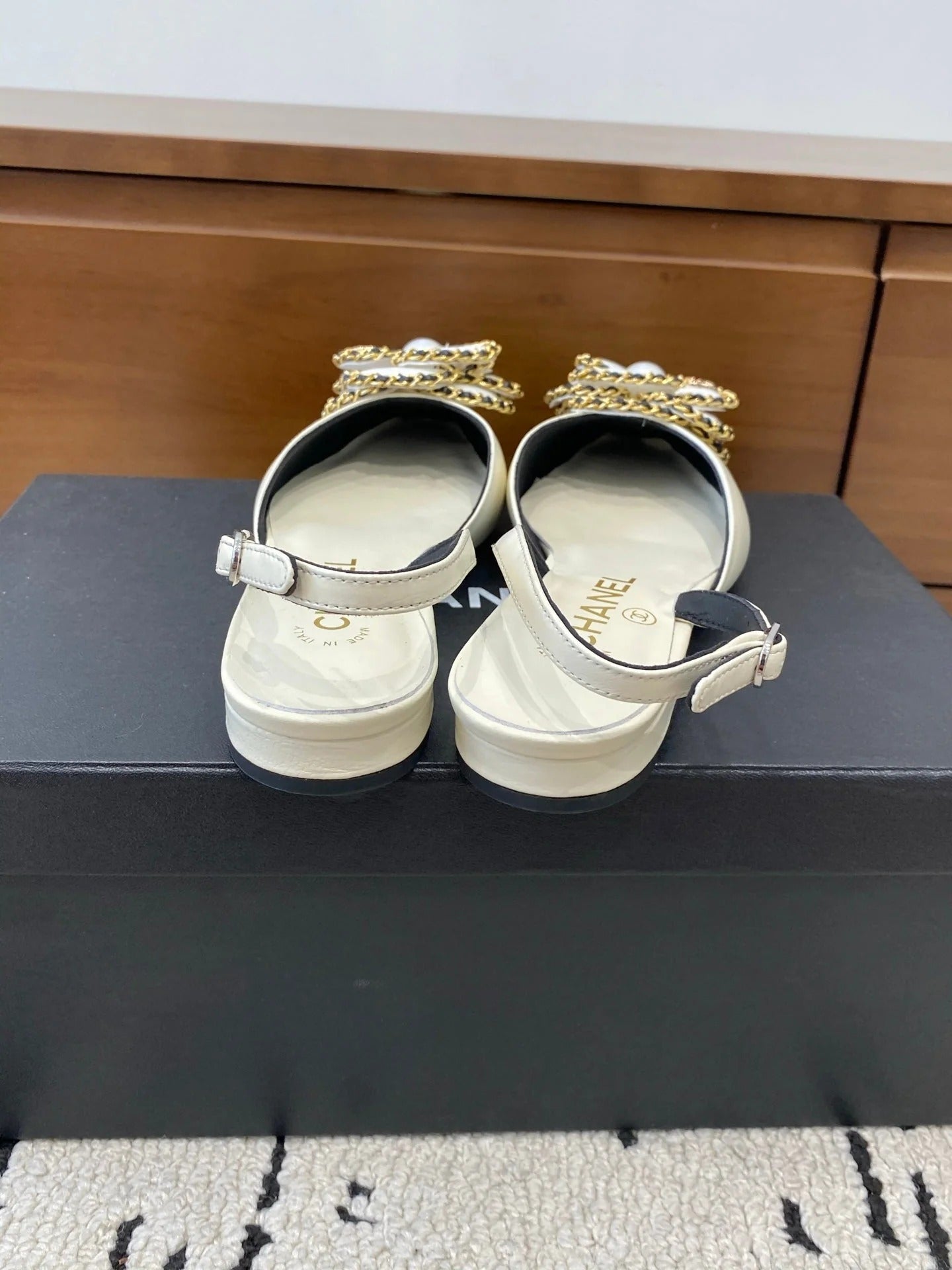 CC Classic Camellia Flat Slingback White Leather 729343
