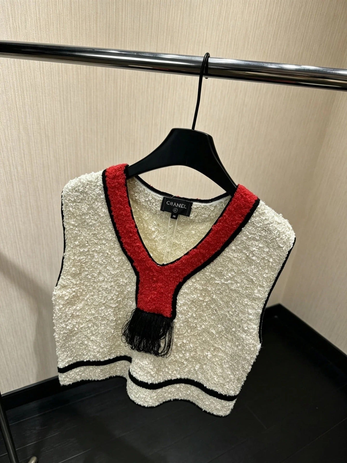 Chanel Vest White Red in Tweed 274147
