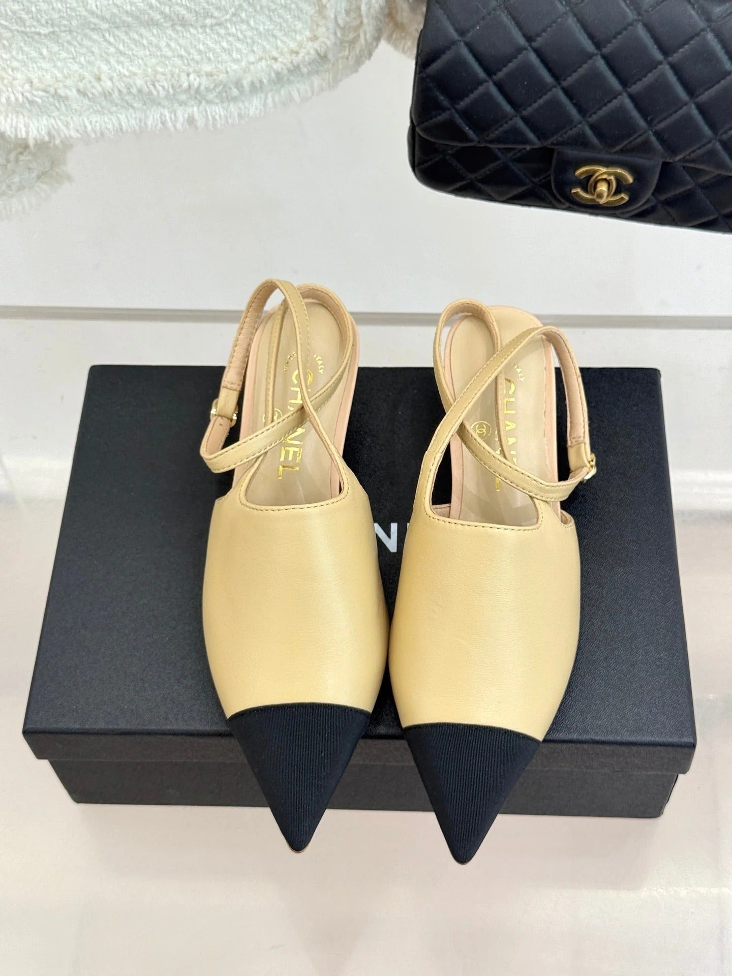 CC Pointed Toe Kitten Heel 30 Open Back Sandals Beige in Cowhide 706383