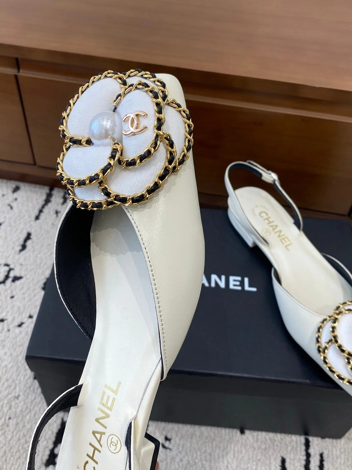 CC Classic Camellia Flat Slingback White Leather 729343