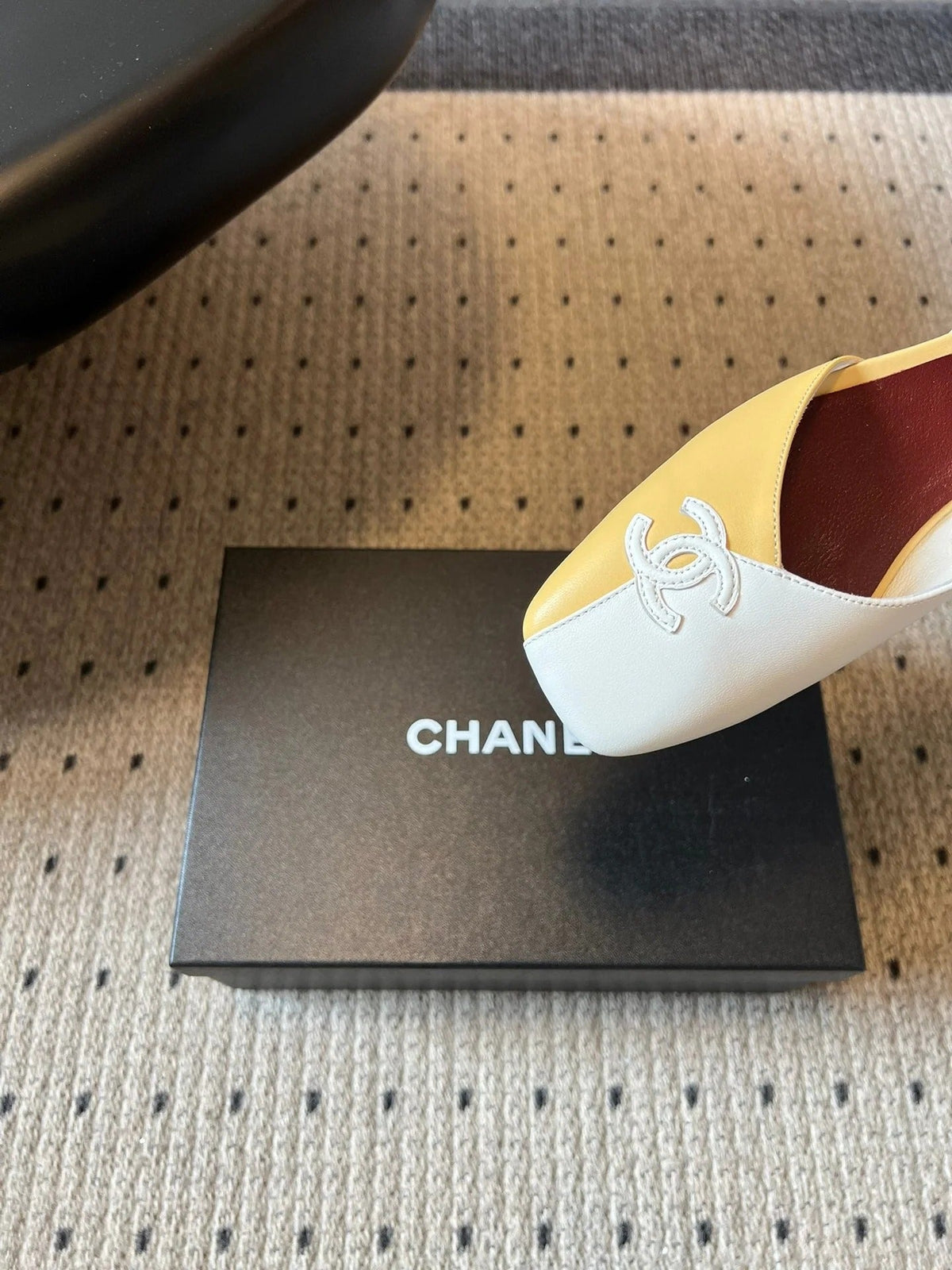 Chanel 26SS Color-Blocked Slingback Yellow White in Lambskin 708084