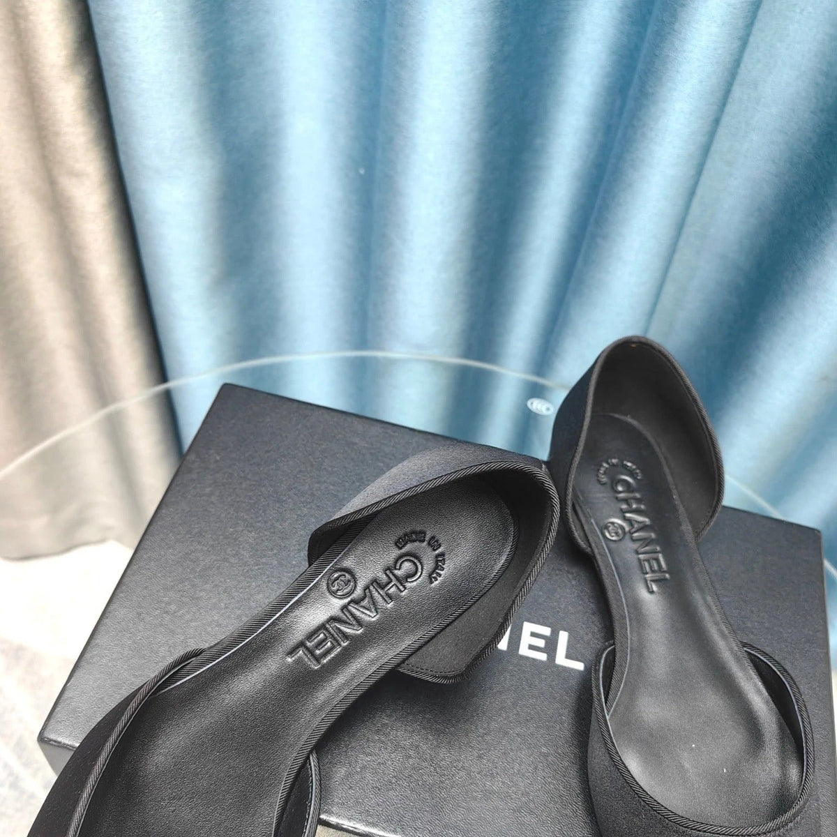 Chanel 26ss Retro Hollow-Out Pointed-Toe Vintage Black in Satin 712474