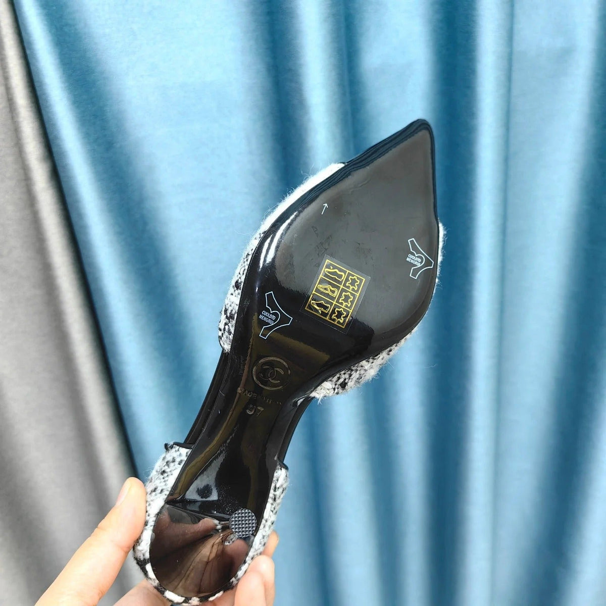 Chanel Pointed Toe Vintage High Heels 70mm Black White in Coarse wool fabric 712466