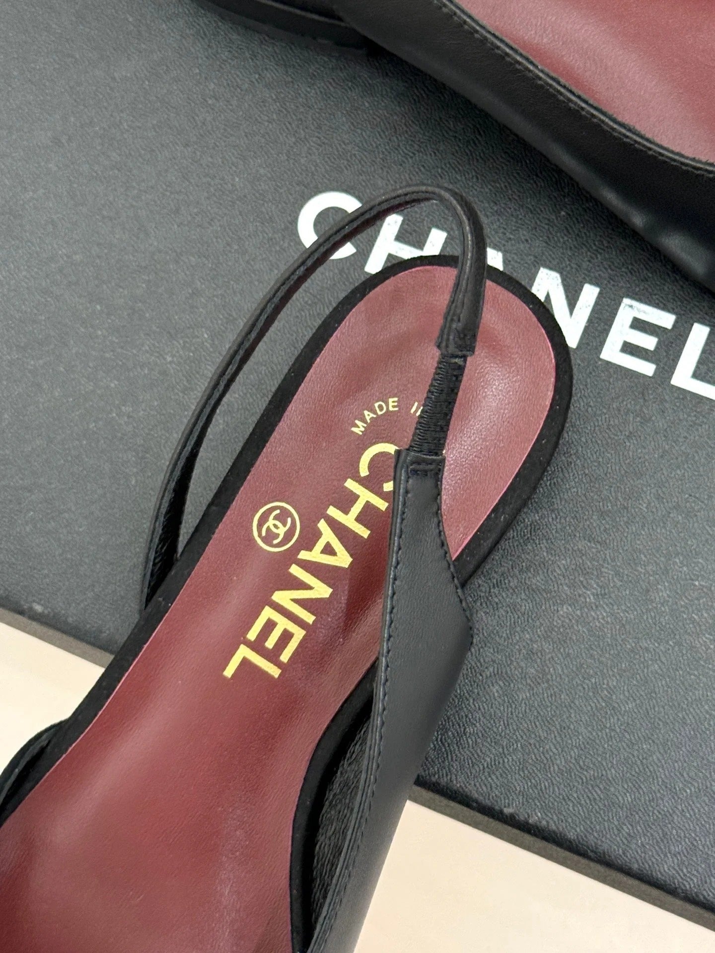 Chanel 26SS Color-Blocked Slingback Black Gray in Deerskin Cowhide 706359