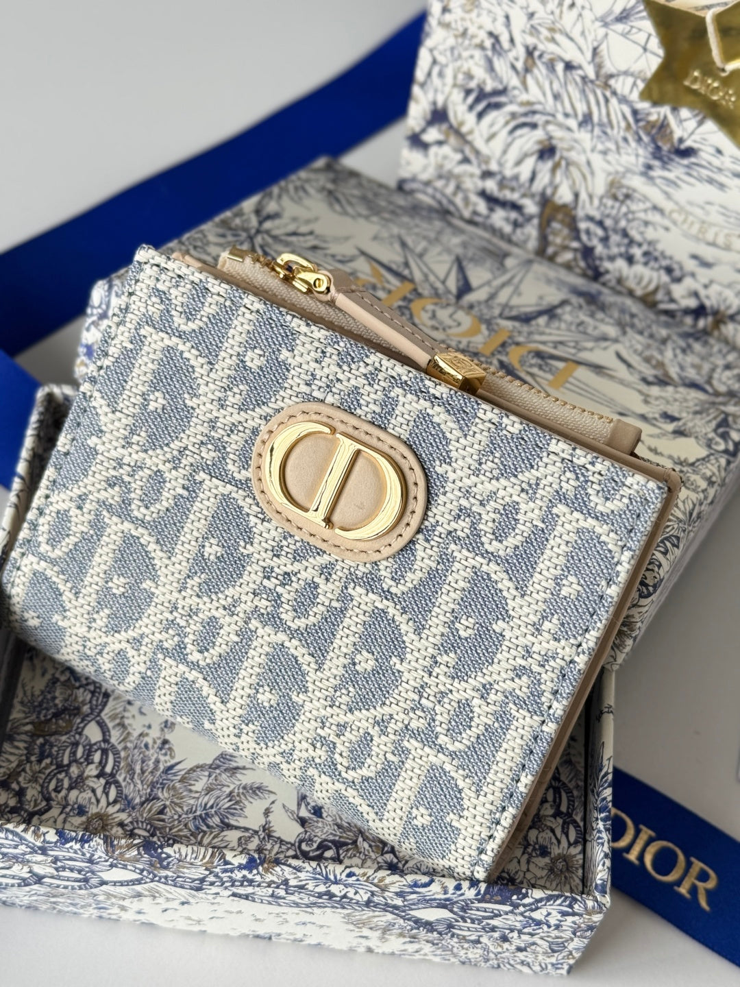 CD 30 Montaigne Dahlia Wallet 12cm Grey Beige Fabric & Calfskin Jacquard