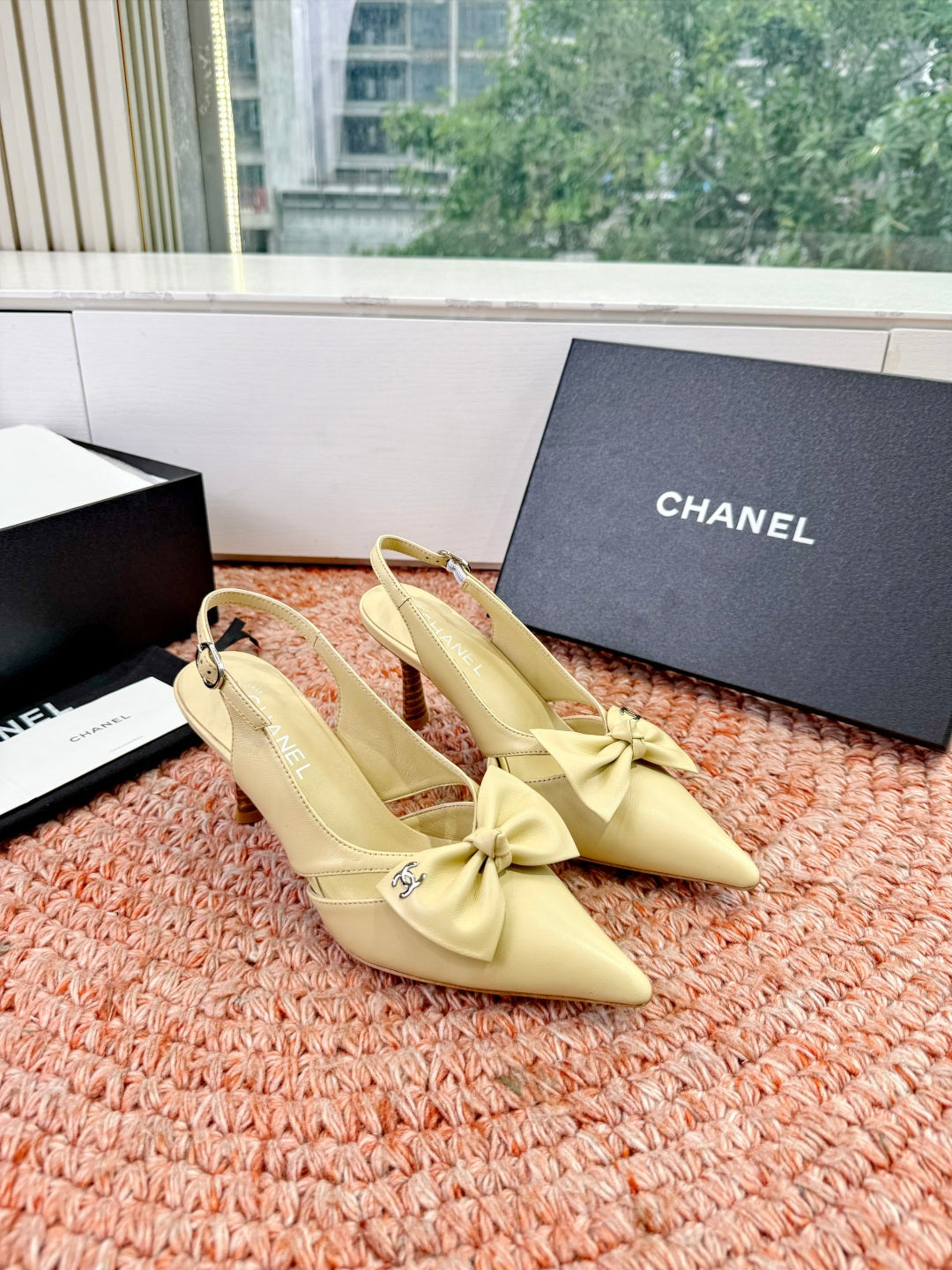 CC 26s Bow Heels Slingback Beige Sheepskin 703668