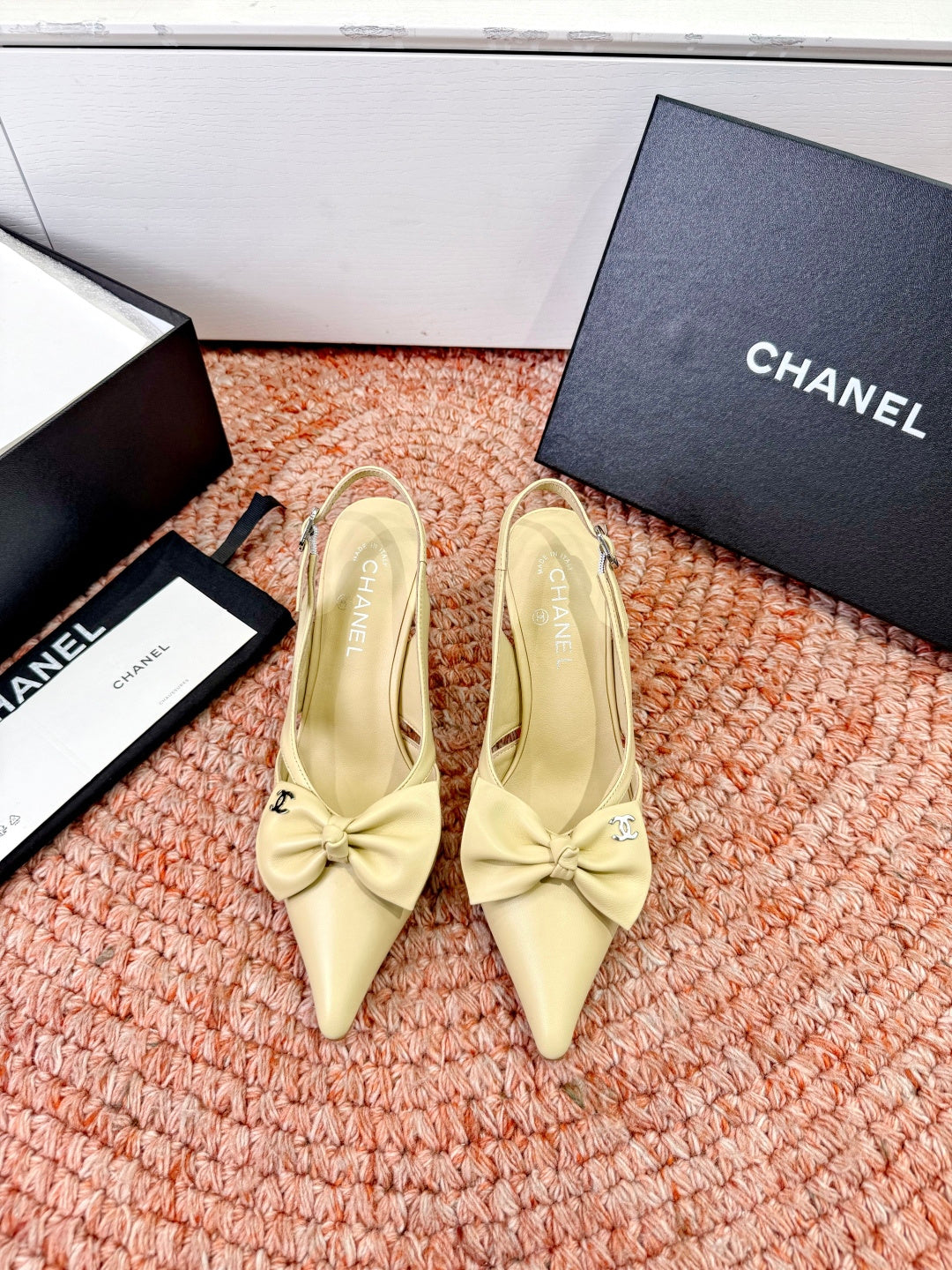 CC 26s Bow Heels Slingback Beige Sheepskin 703668
