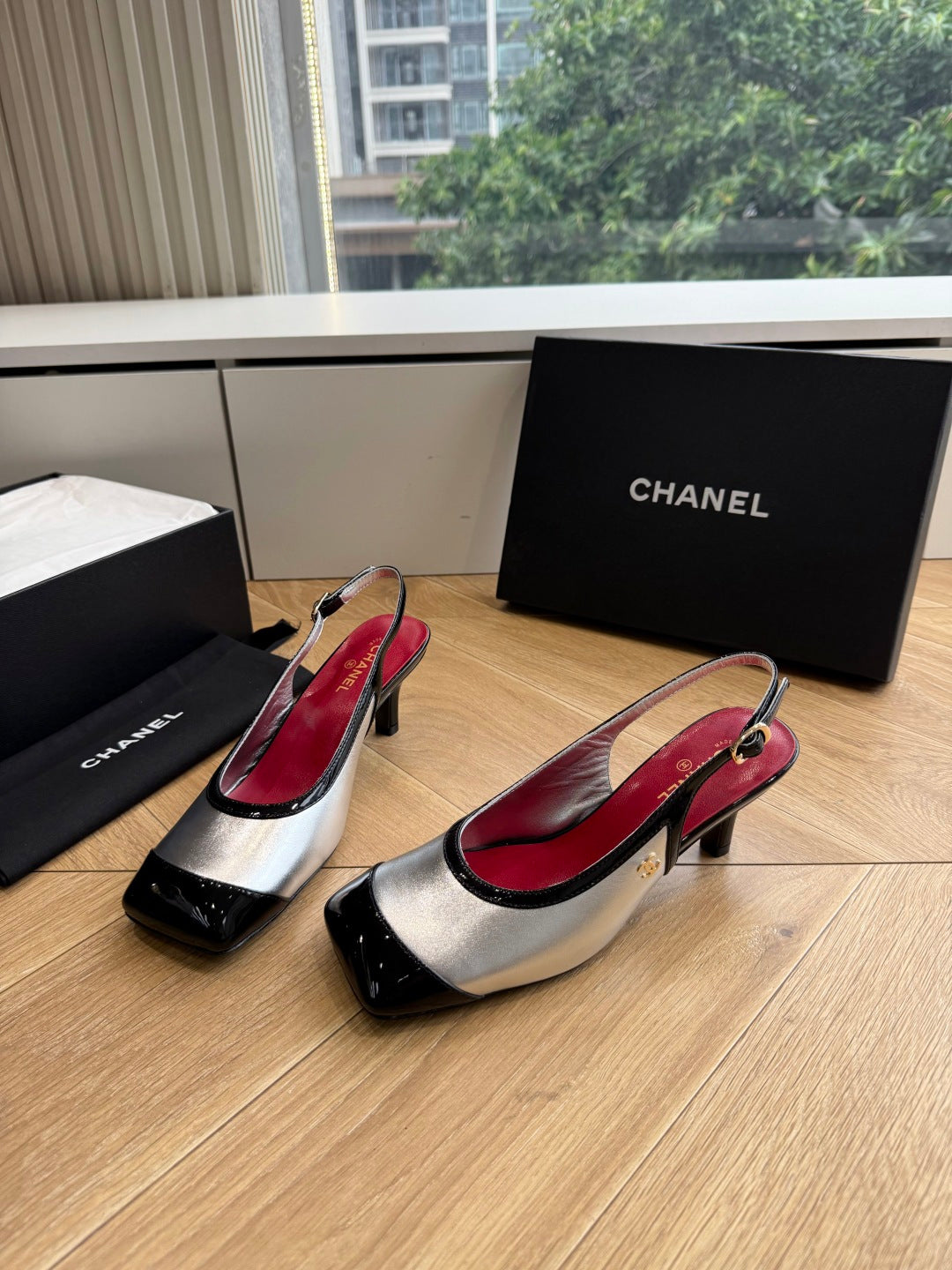 CC 26s Slingback Sliver Black Patent Leather 933126