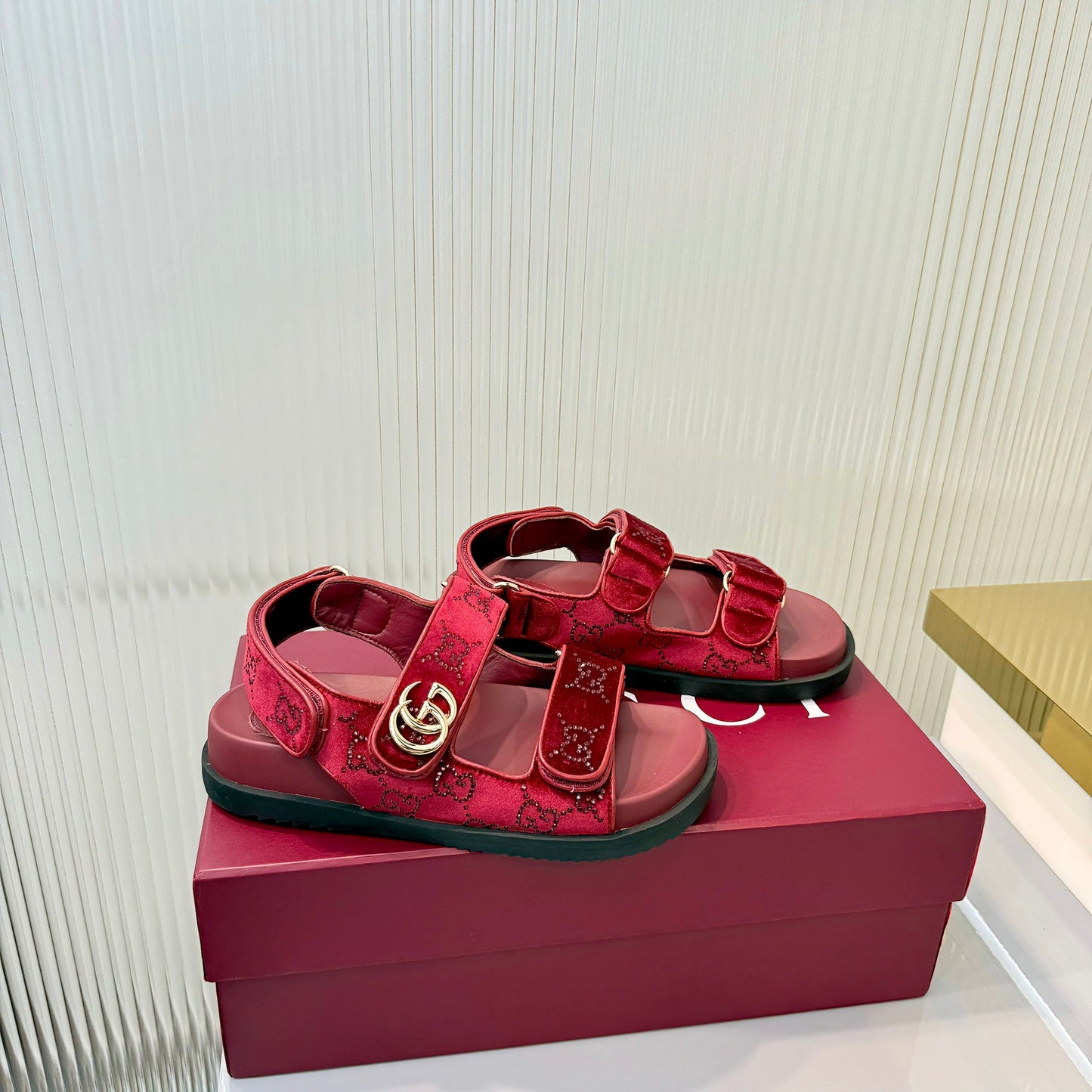 GG 26s Dad Sandals Red Leather Velvet 714863