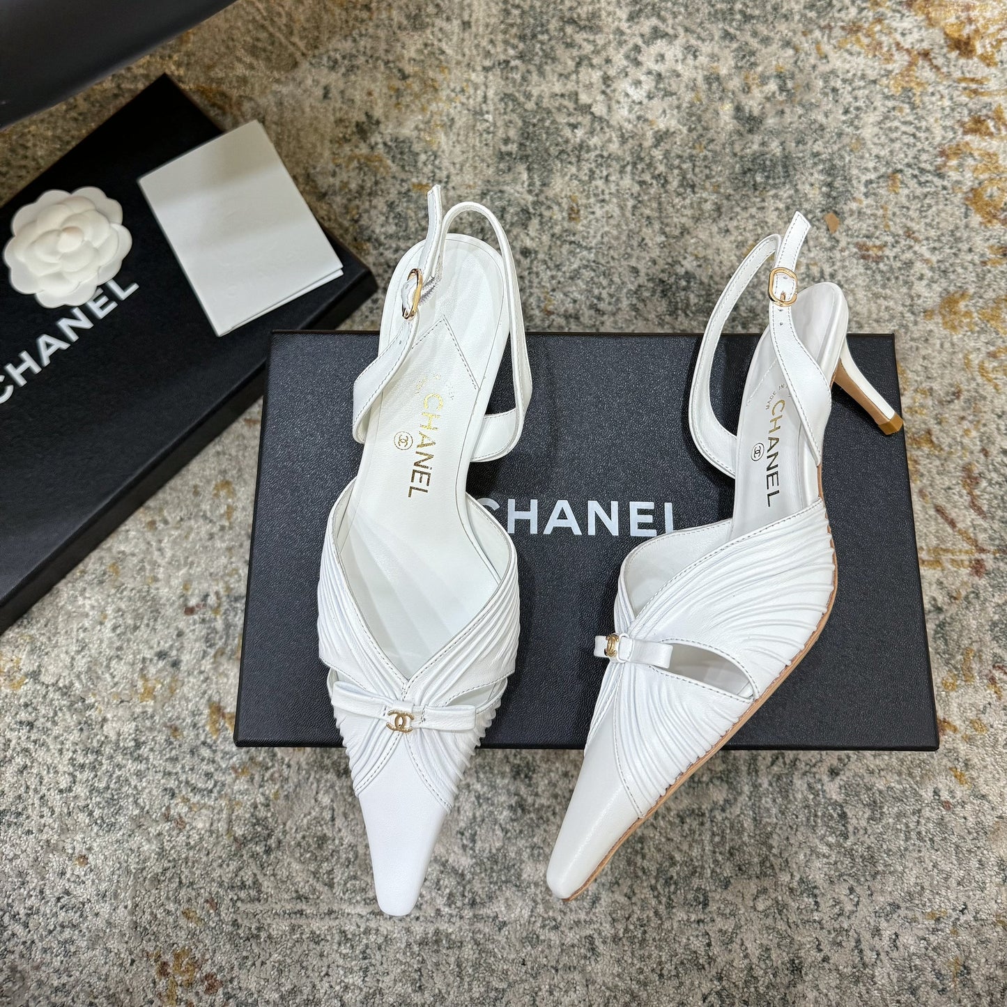 CC 26 𝑭𝑾 Pointed Toe Back Strap Slingback 6.5cm White Sheepskin 892576