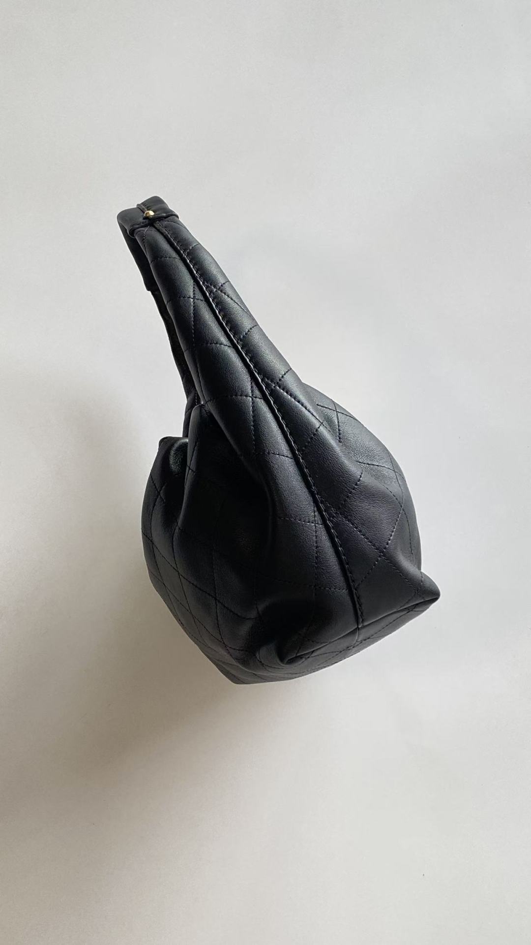 Chanel 26C HOBO BAG DRAWSTRING LEATHER
