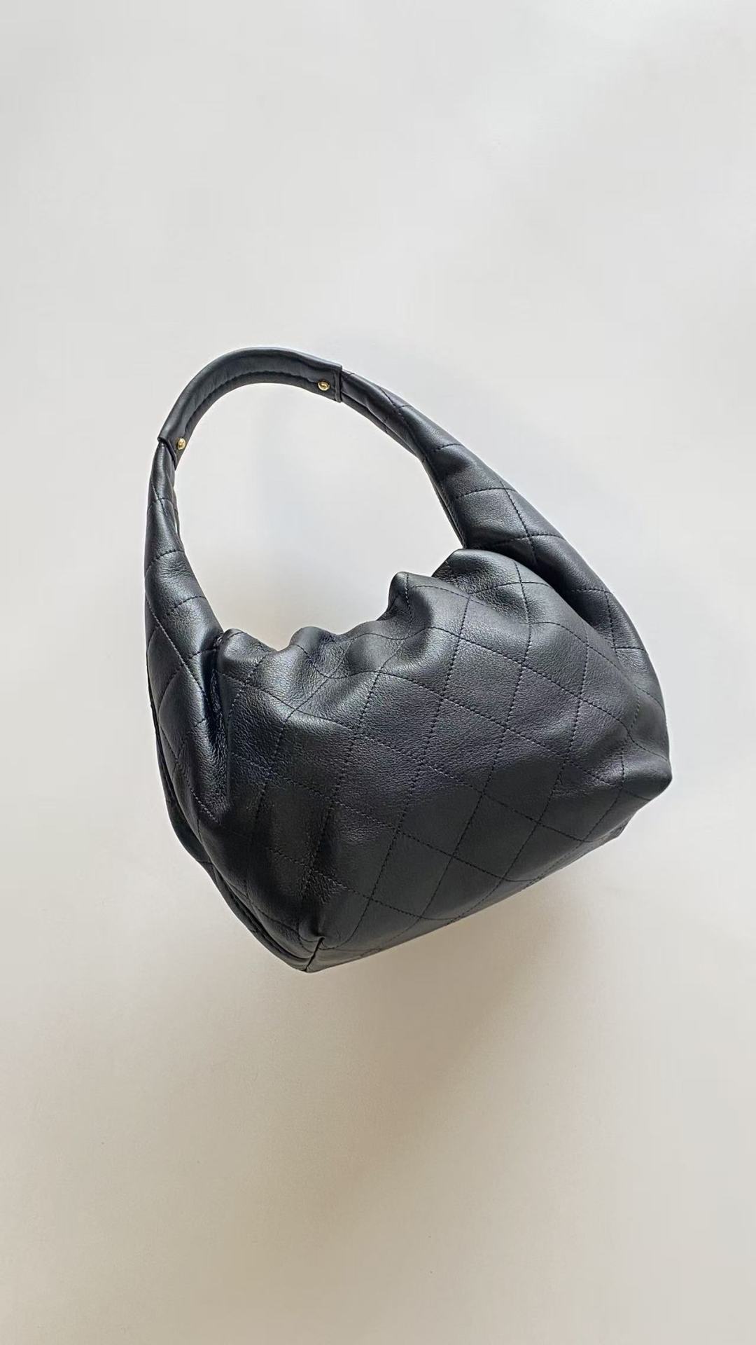 Chanel 26C HOBO BAG DRAWSTRING LEATHER