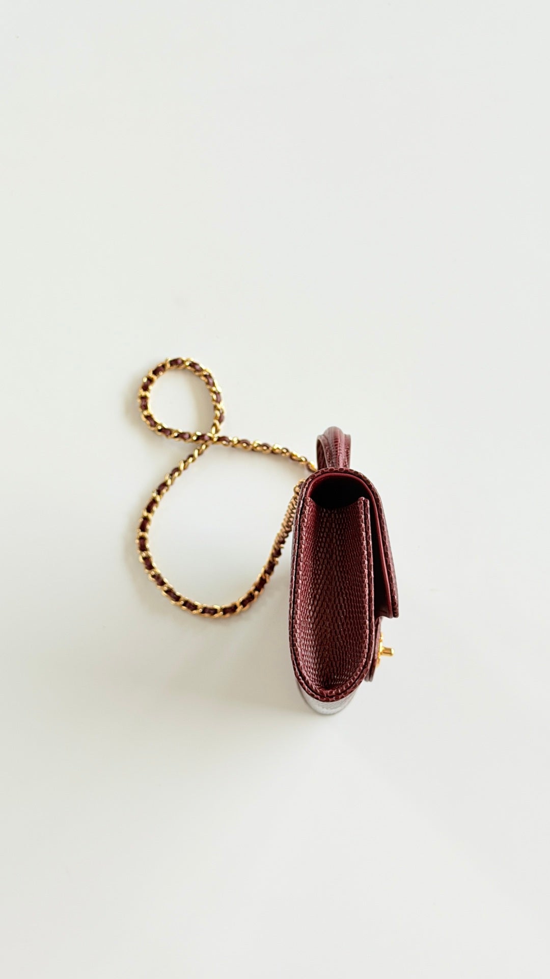 CC Métiers d’art 2026 Clutch With Chain Dark Burgundy Lizard Embossed Calfskin