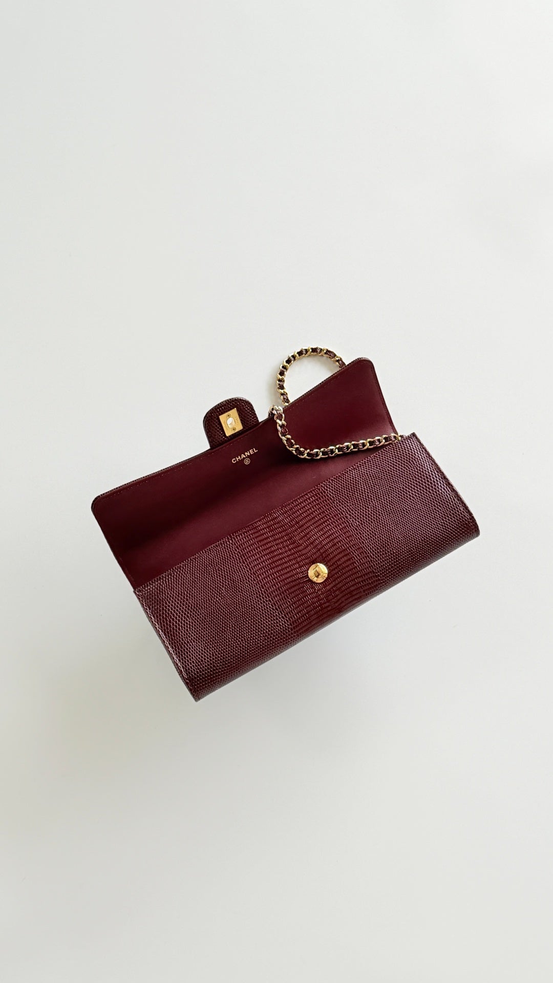 CC Métiers d’art 2026 Clutch With Chain Dark Burgundy Lizard Embossed Calfskin