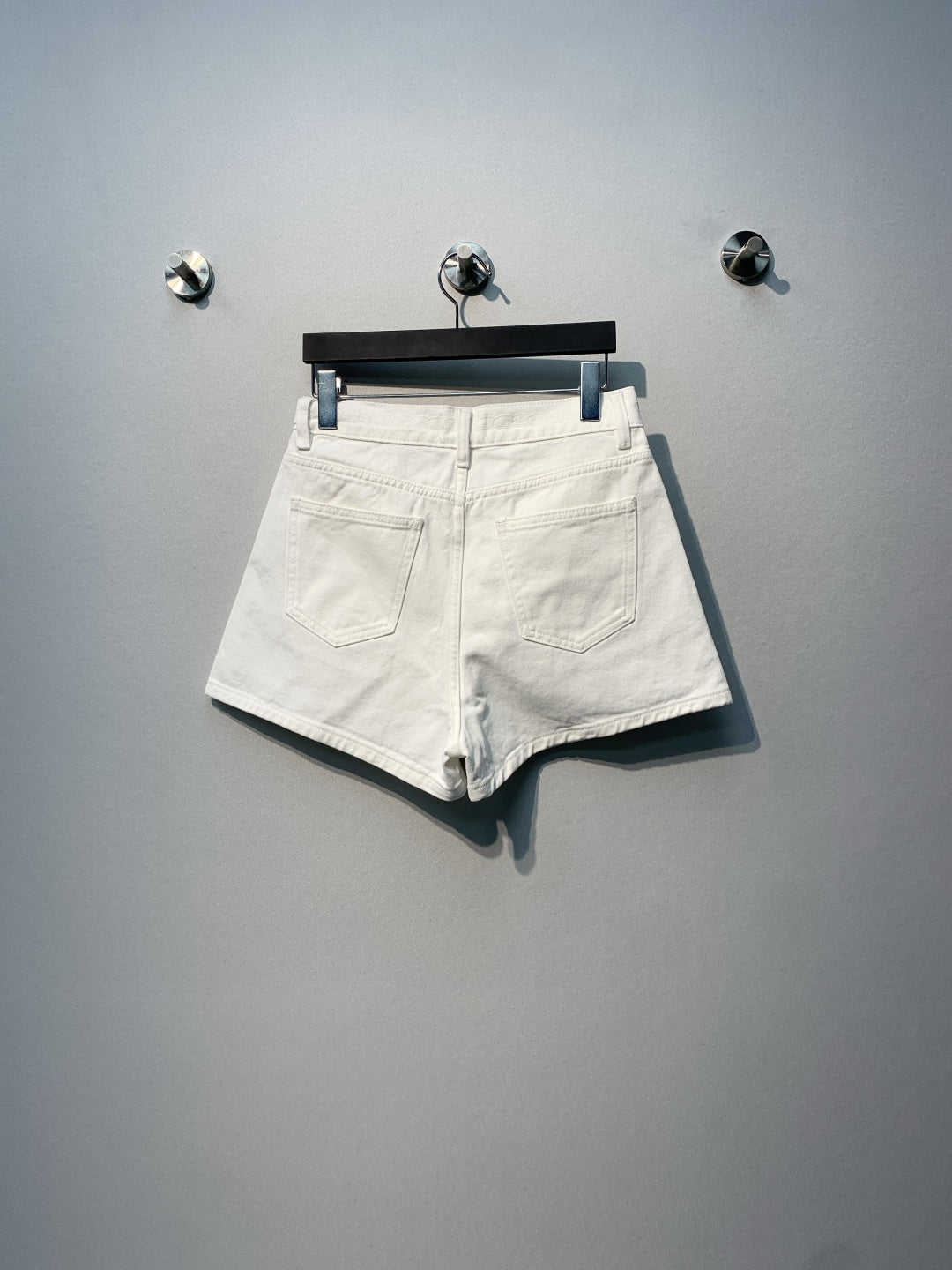 CC SS26 High-Waisted Wide-Leg Denim Shorts White Cotton 350943