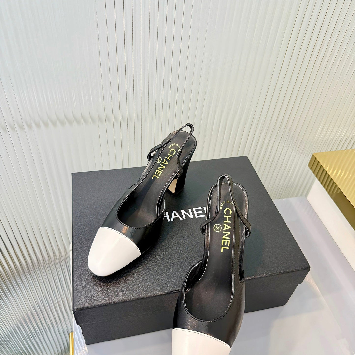 CC 26 Slingback High Heel 9cm White Black Lambskin 714015