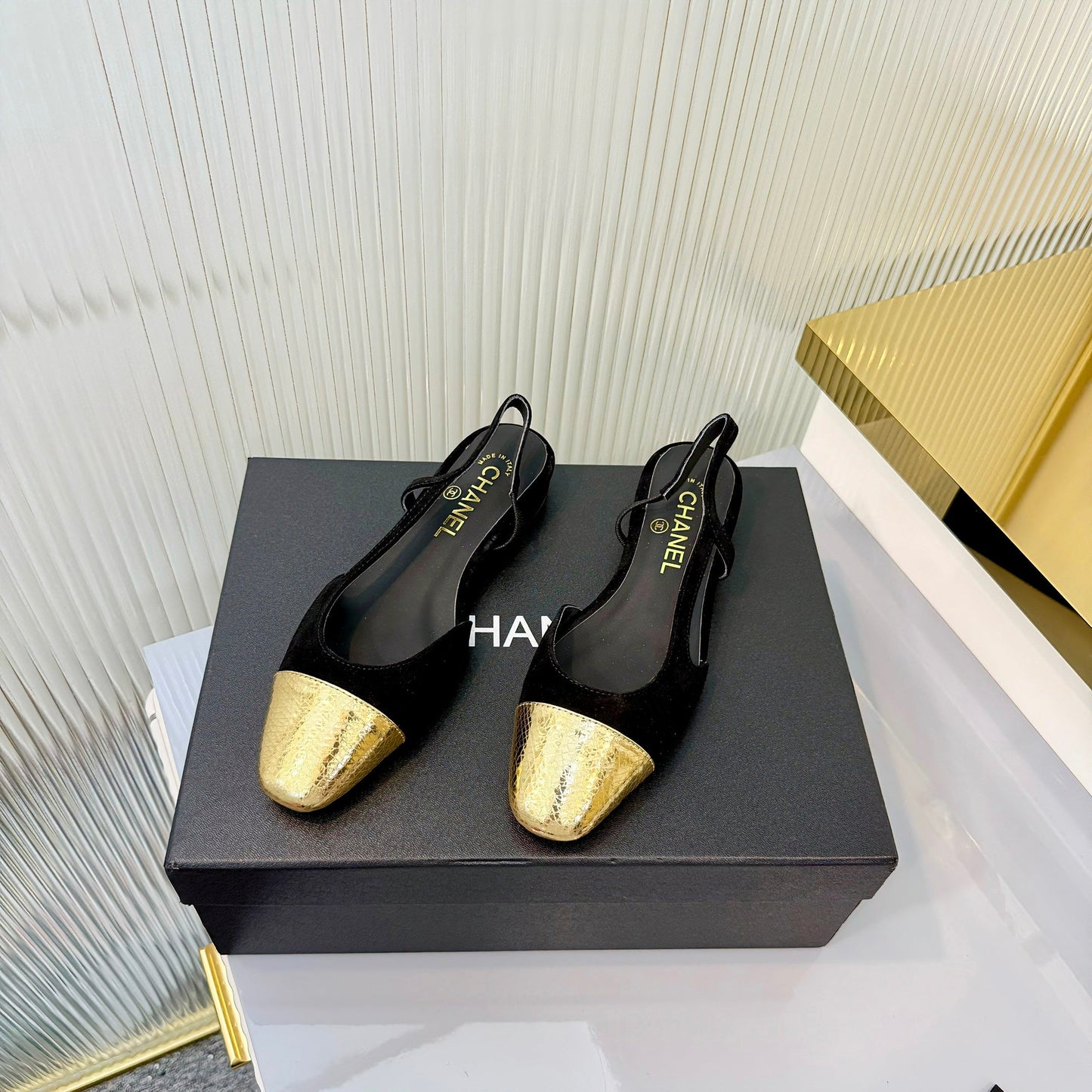 CC 26 Slingback Flat Black Gold Lambskin 714028