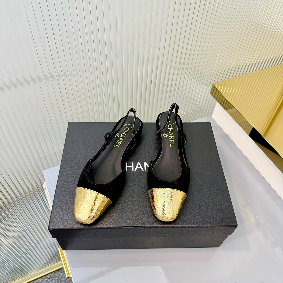 CC 26 Slingback Flat Black Gold Lambskin 714028