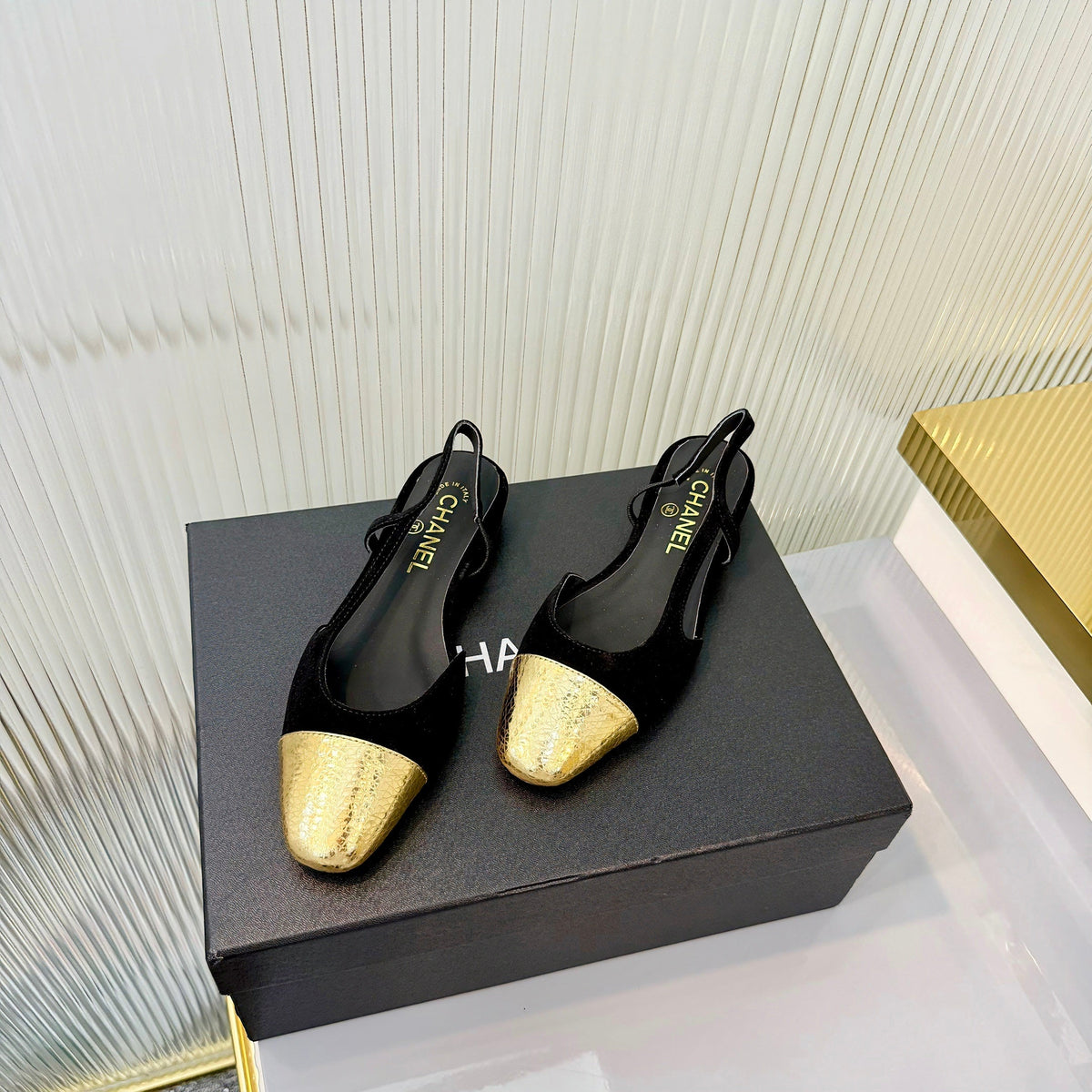 CC 26 Slingback Flat Black Gold Lambskin 714028