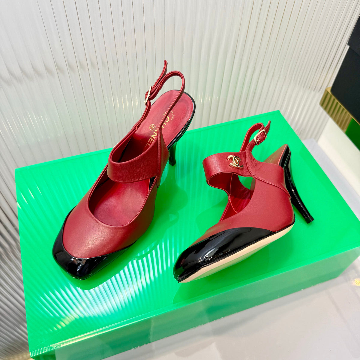 CC 26s Slingback 8.5cm Black Burgundy Lambskin Patent Leather 924360