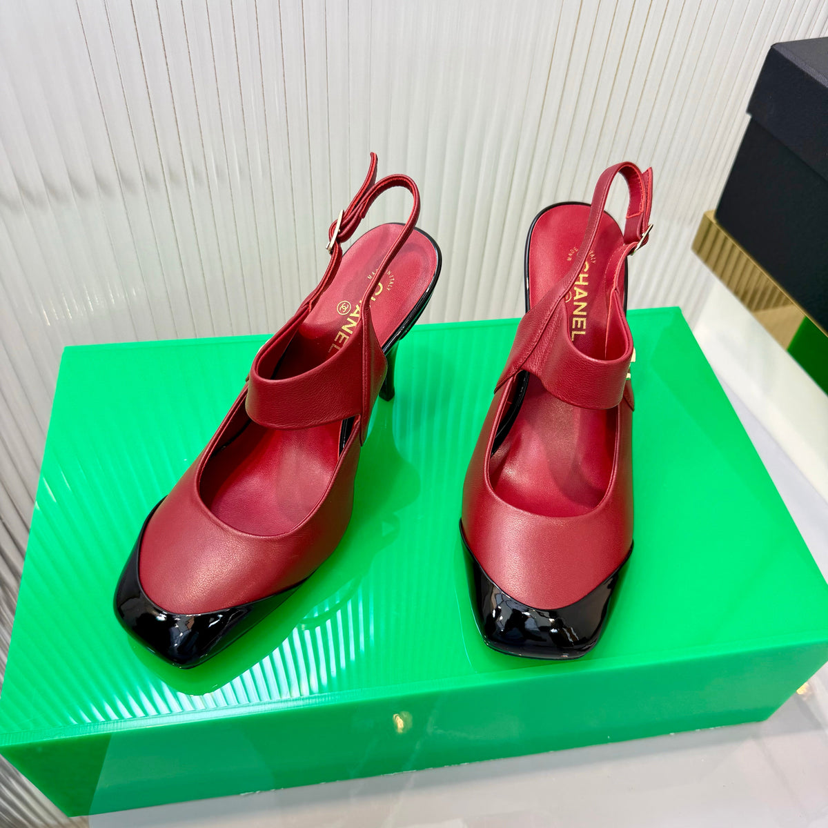 CC 26s Slingback 8.5cm Black Burgundy Lambskin Patent Leather 924360