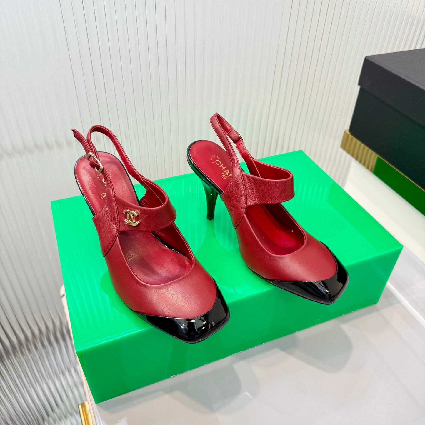 CC 26s Slingback 8.5cm Black Burgundy Lambskin Patent Leather 924360