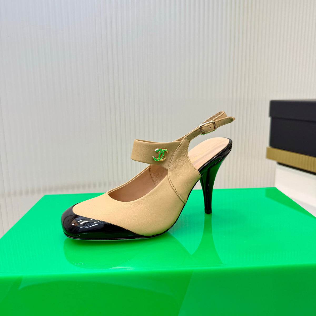CC 26s Slingback 8.5cm Black Beige Lambskin Patent Leather 924364